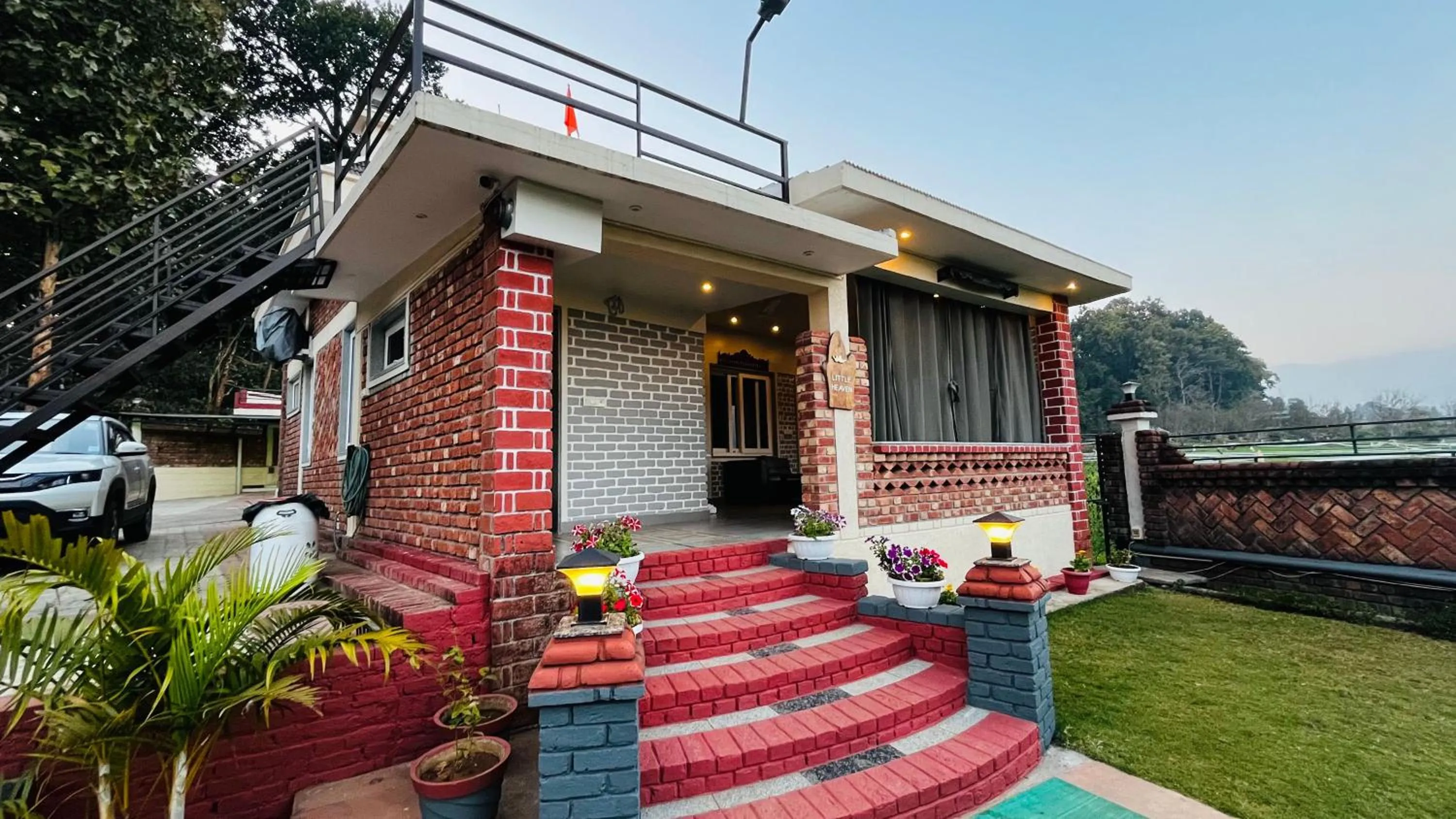 Property building in Vanhills - Luxury Home Stay in Jim Corbett