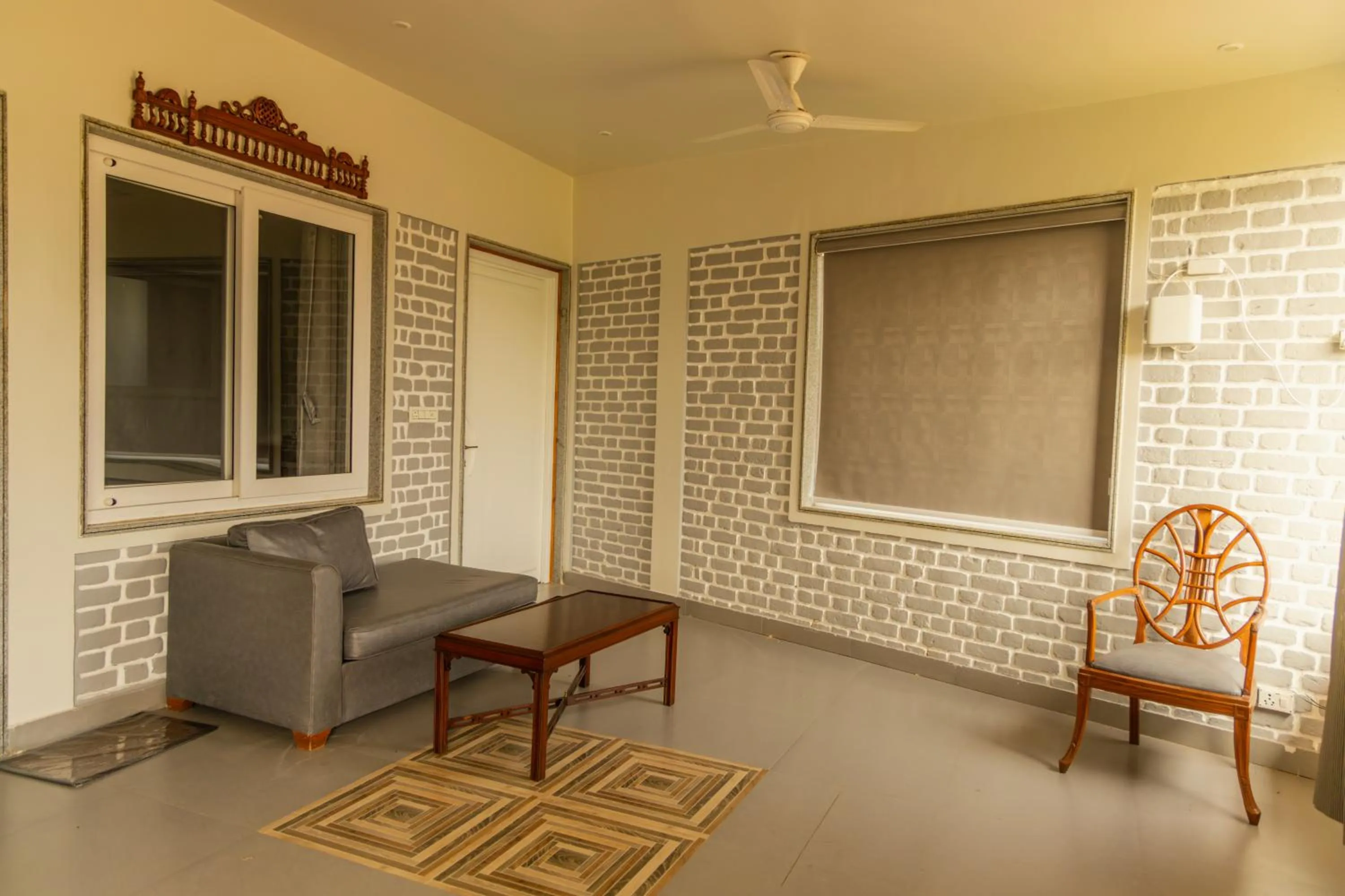 Living room in Vanhills - Luxury Home Stay in Jim Corbett