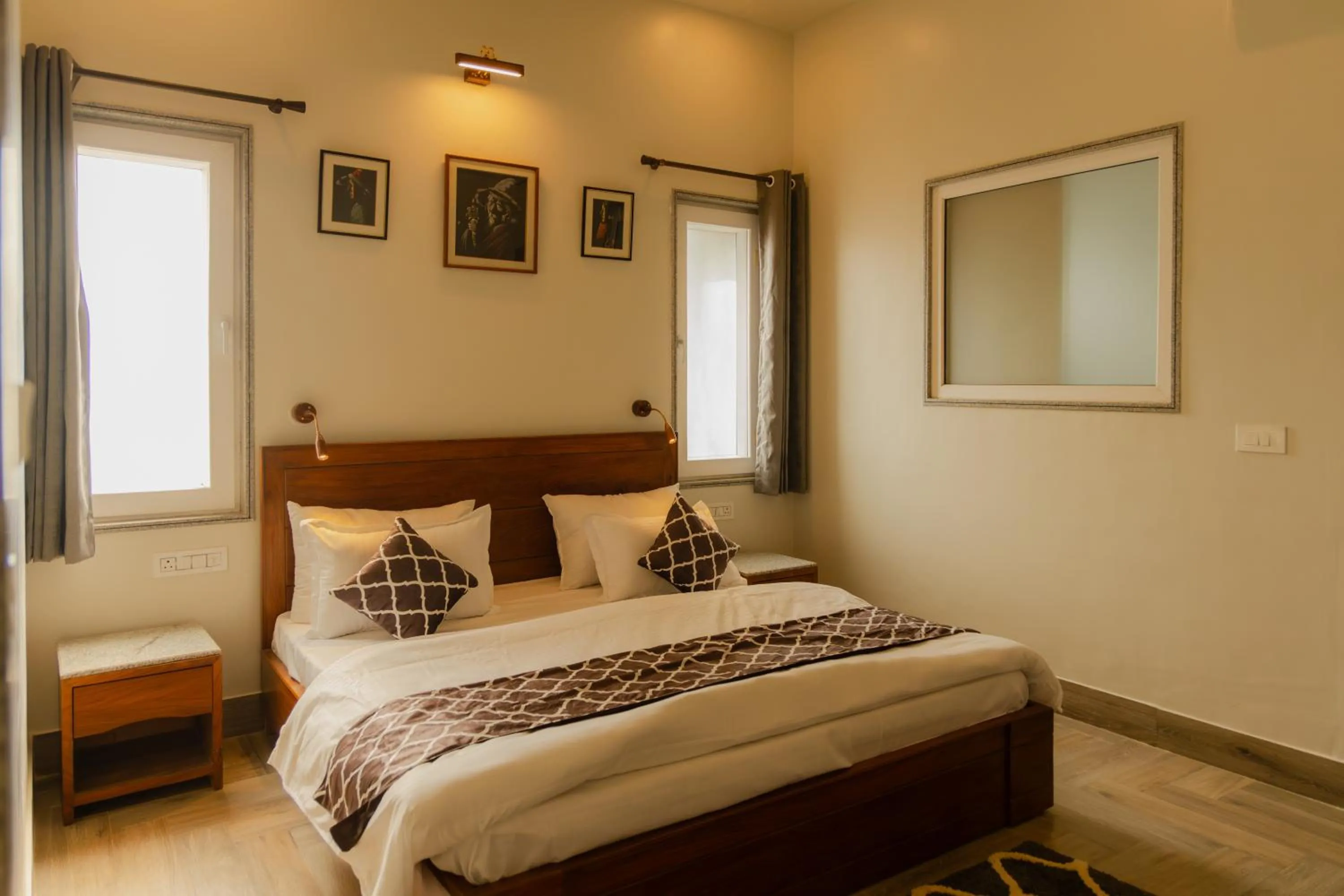 Photo of the whole room, Bed in Vanhills - Luxury Home Stay in Jim Corbett