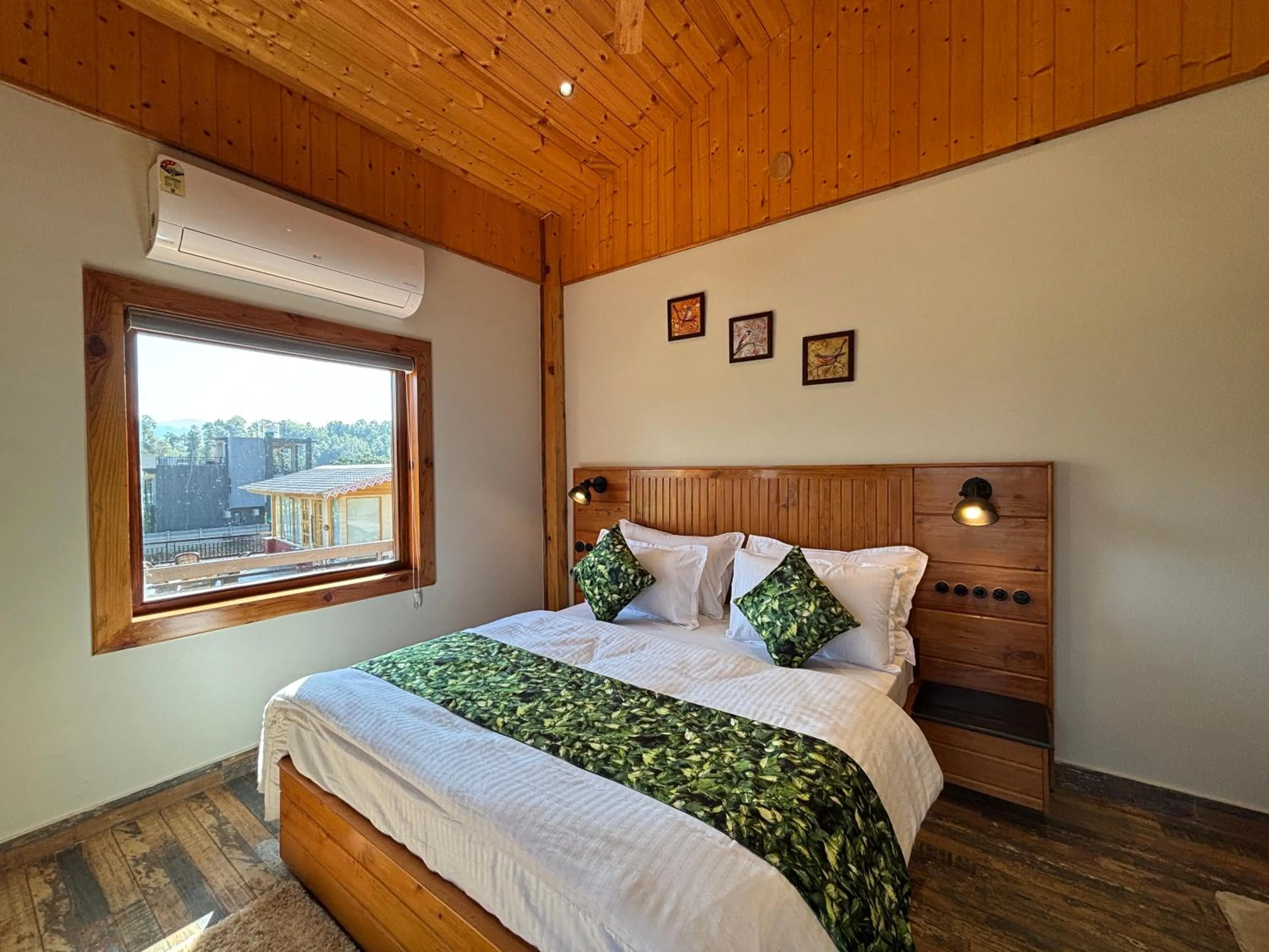Bed in Vanhills - Luxury Home Stay in Jim Corbett