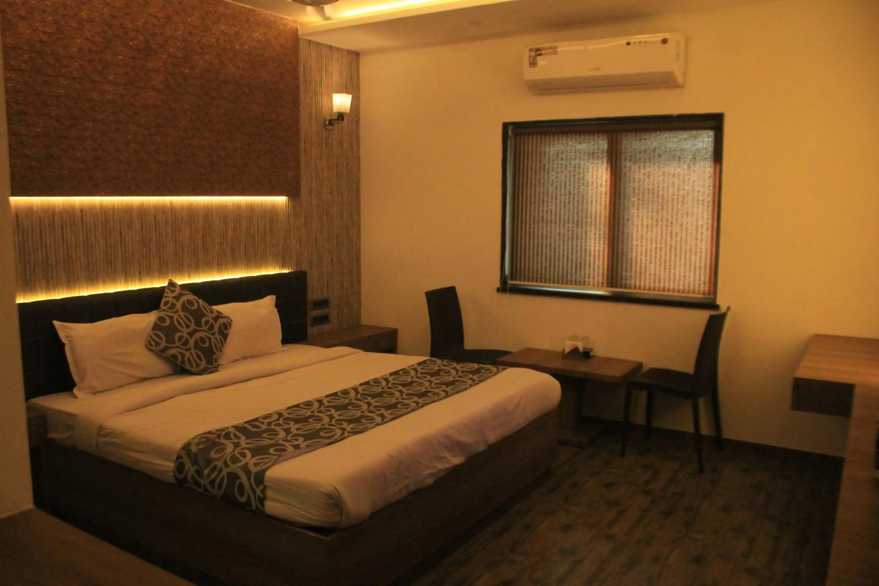 Bed in Hotel Sahyadri