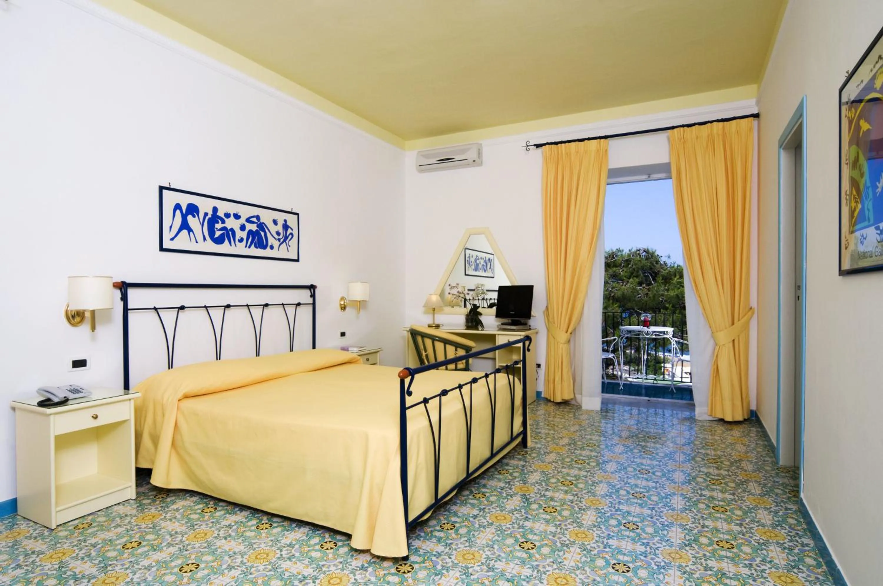 Bathroom, Bed in Hotel Villa Bianca