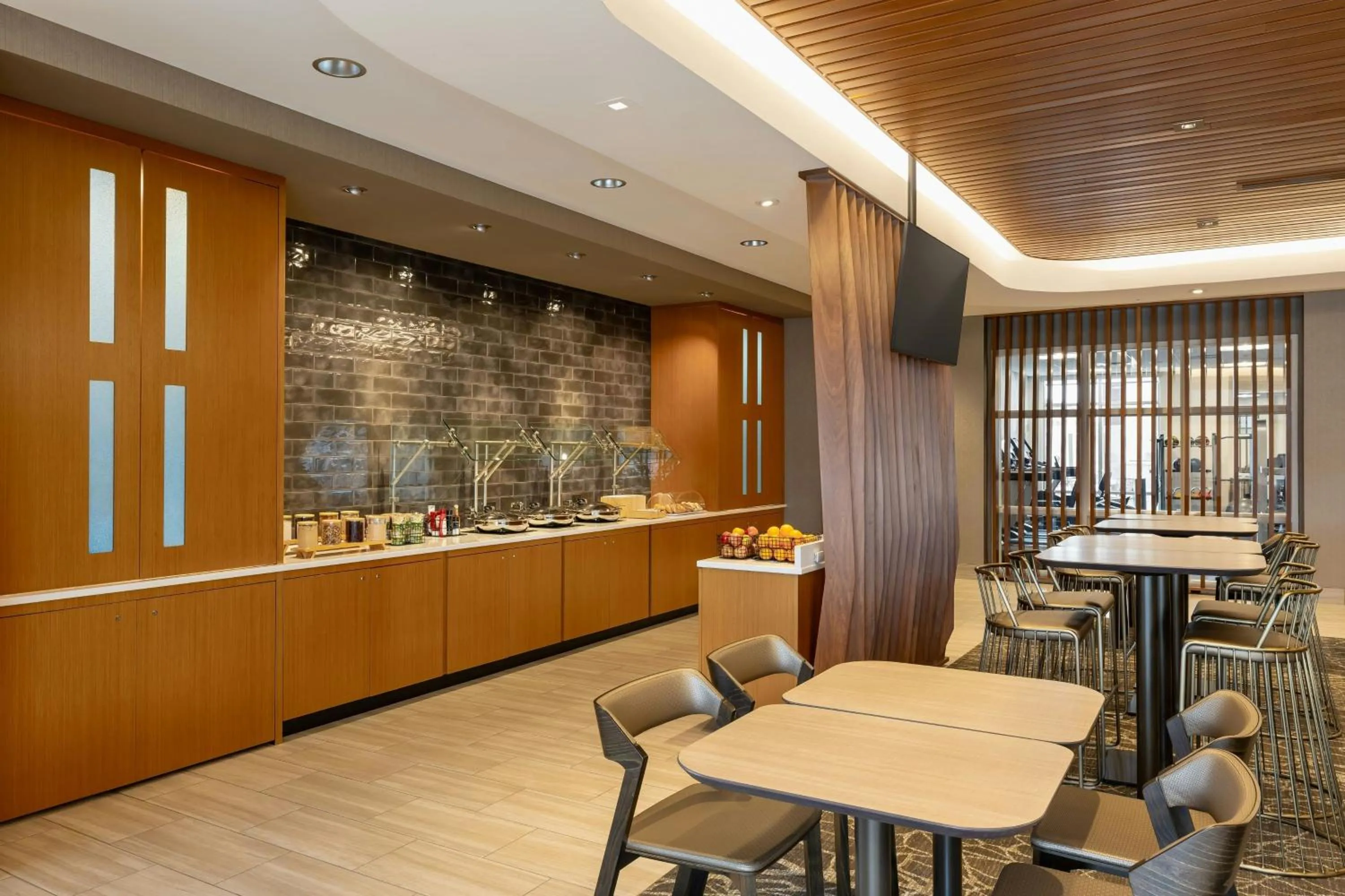 Breakfast in SpringHill Suites by Marriott Fargo
