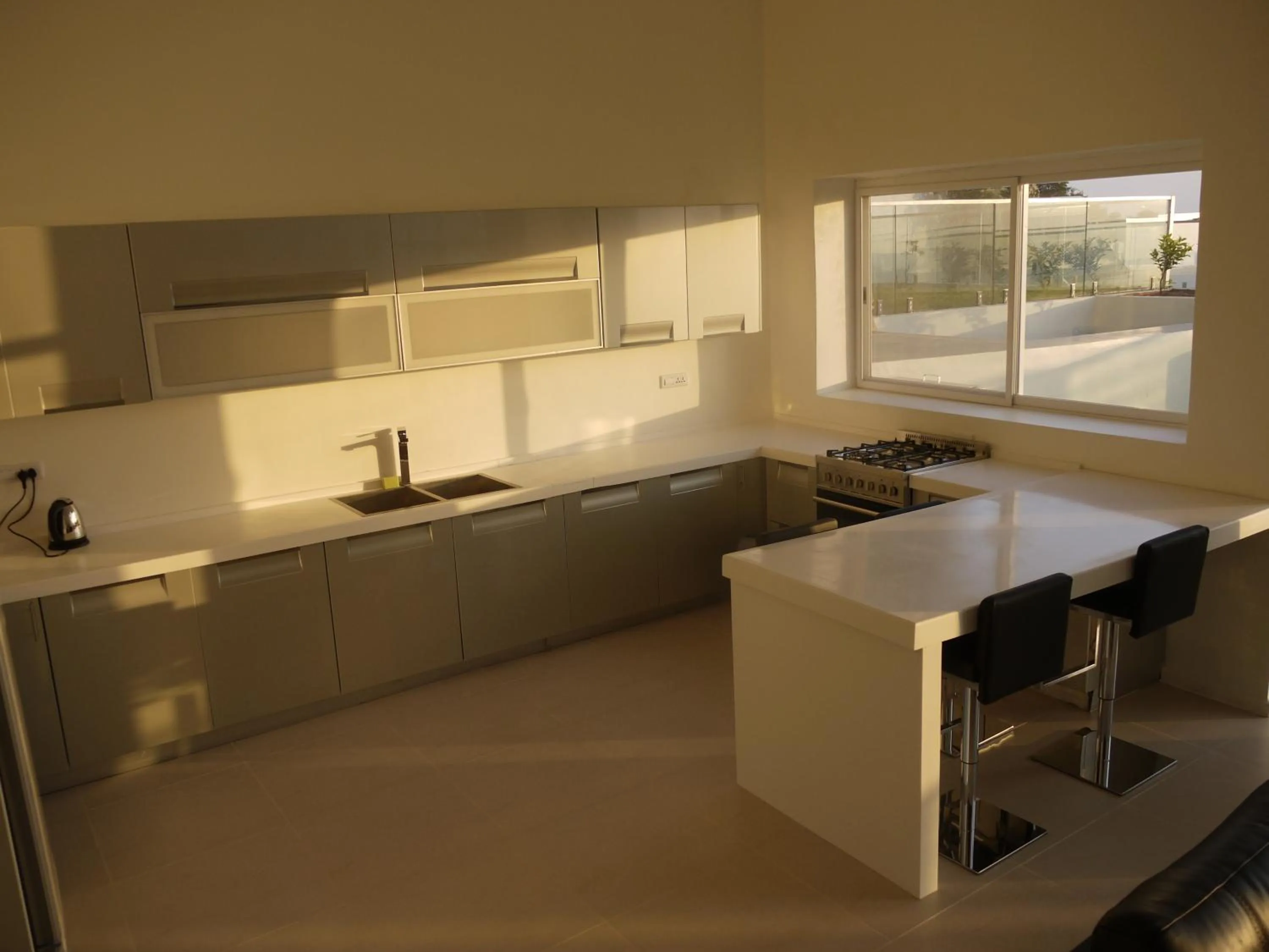 Kitchen or kitchenette in The Seventeen Apartment Hotel