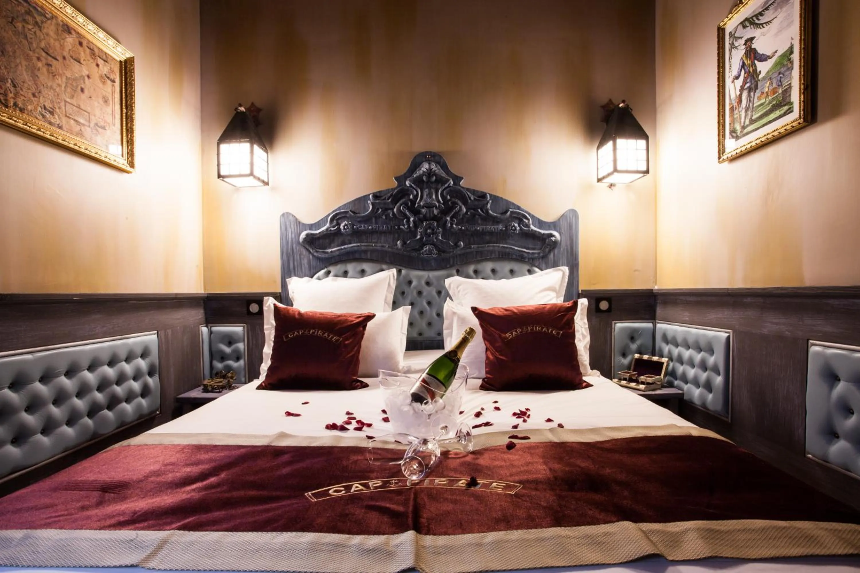 Bed in Hôtel Cap Pirate