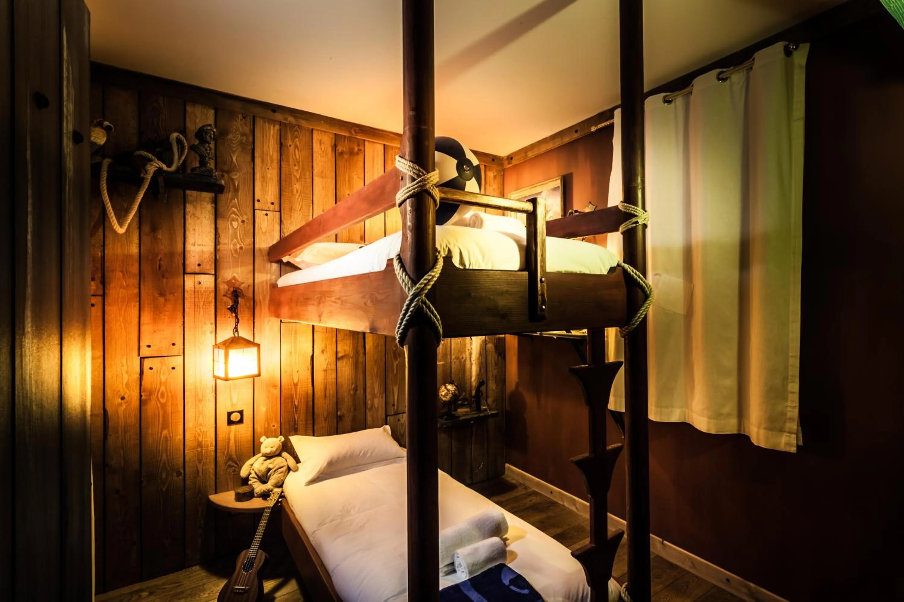 Bedroom, Bed in Hôtel Cap Pirate