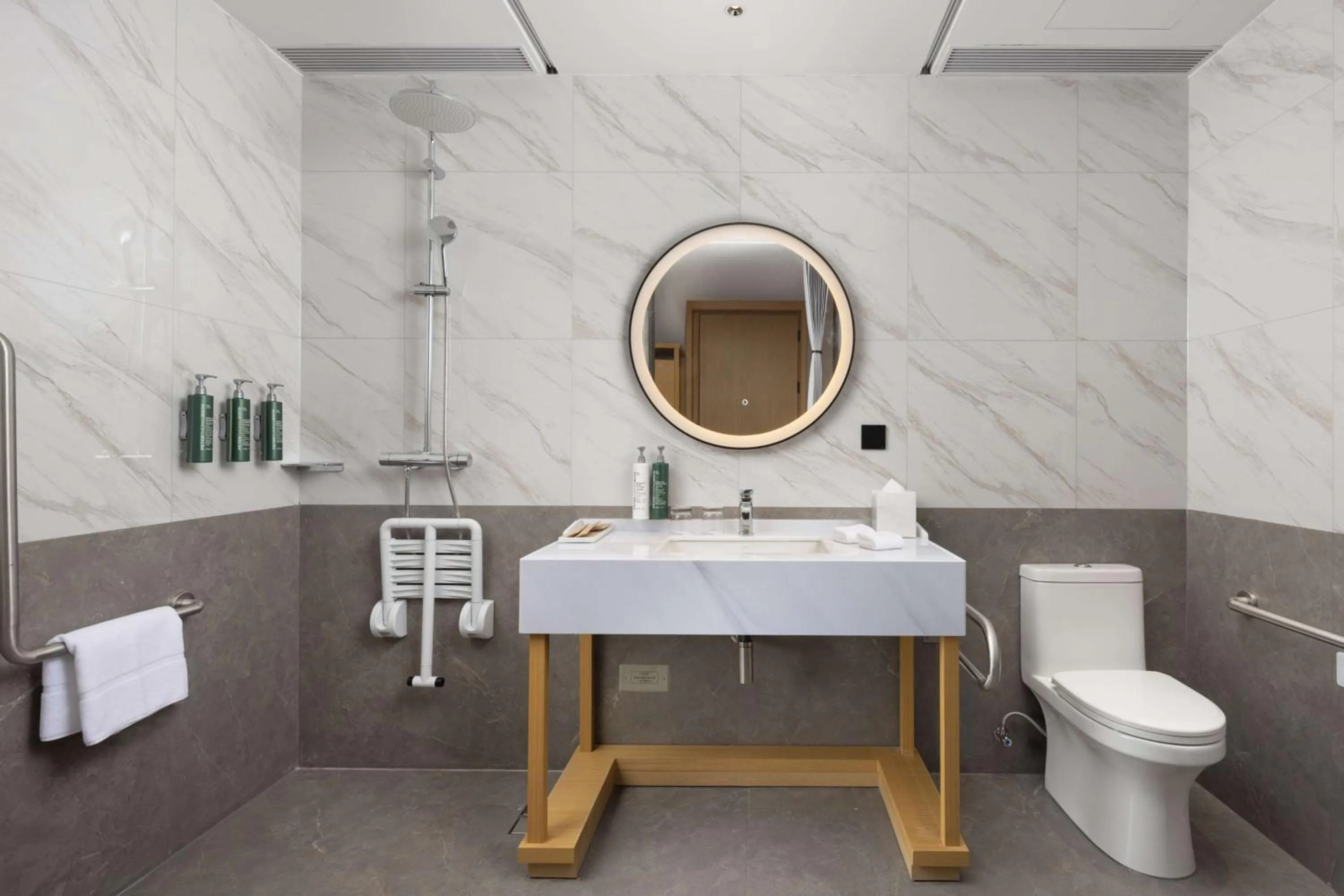 Bathroom in Hilton Garden Inn Zhoukou Huaiyang