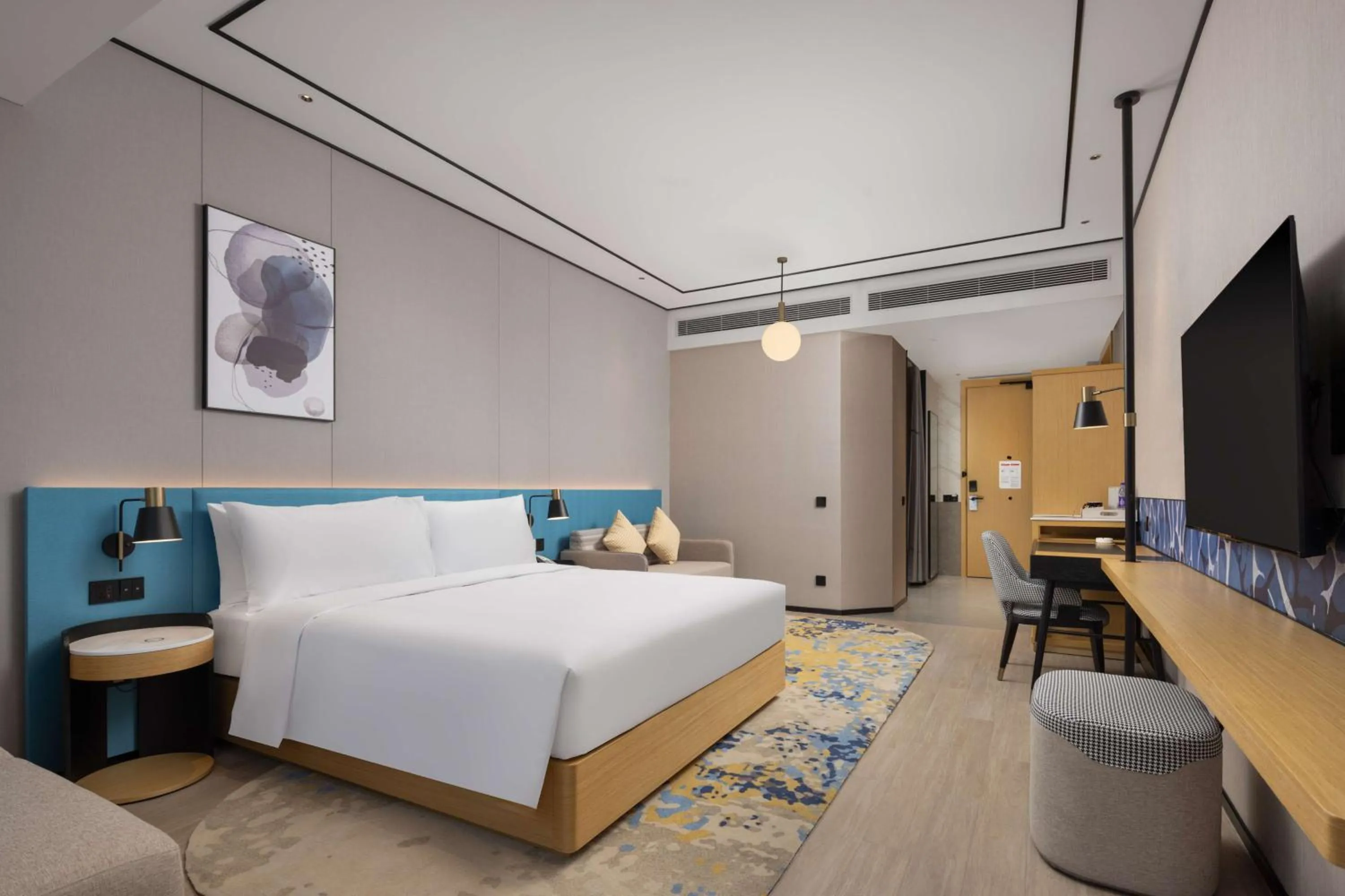 Living room, Bed in Hilton Garden Inn Zhoukou Huaiyang