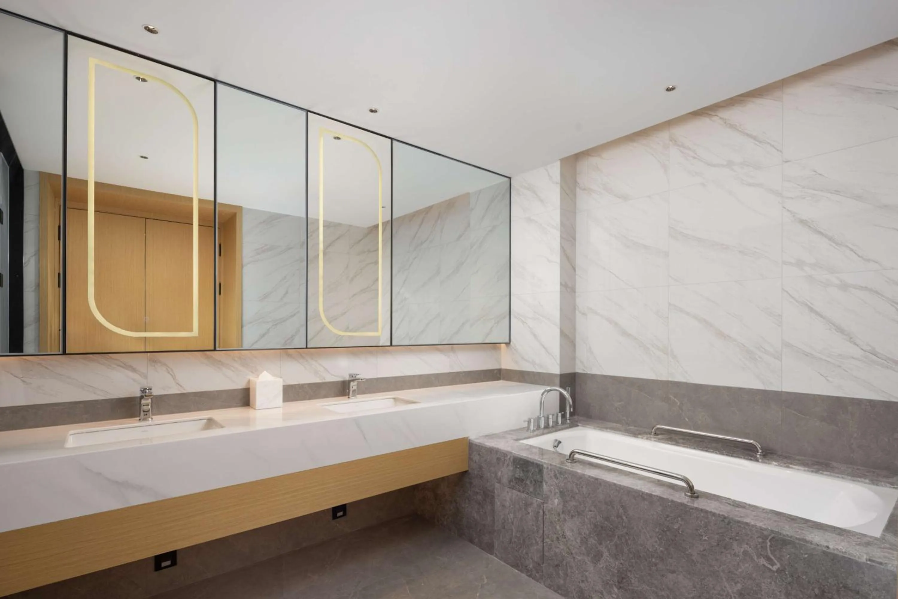 Bathroom in Hilton Garden Inn Zhoukou Huaiyang