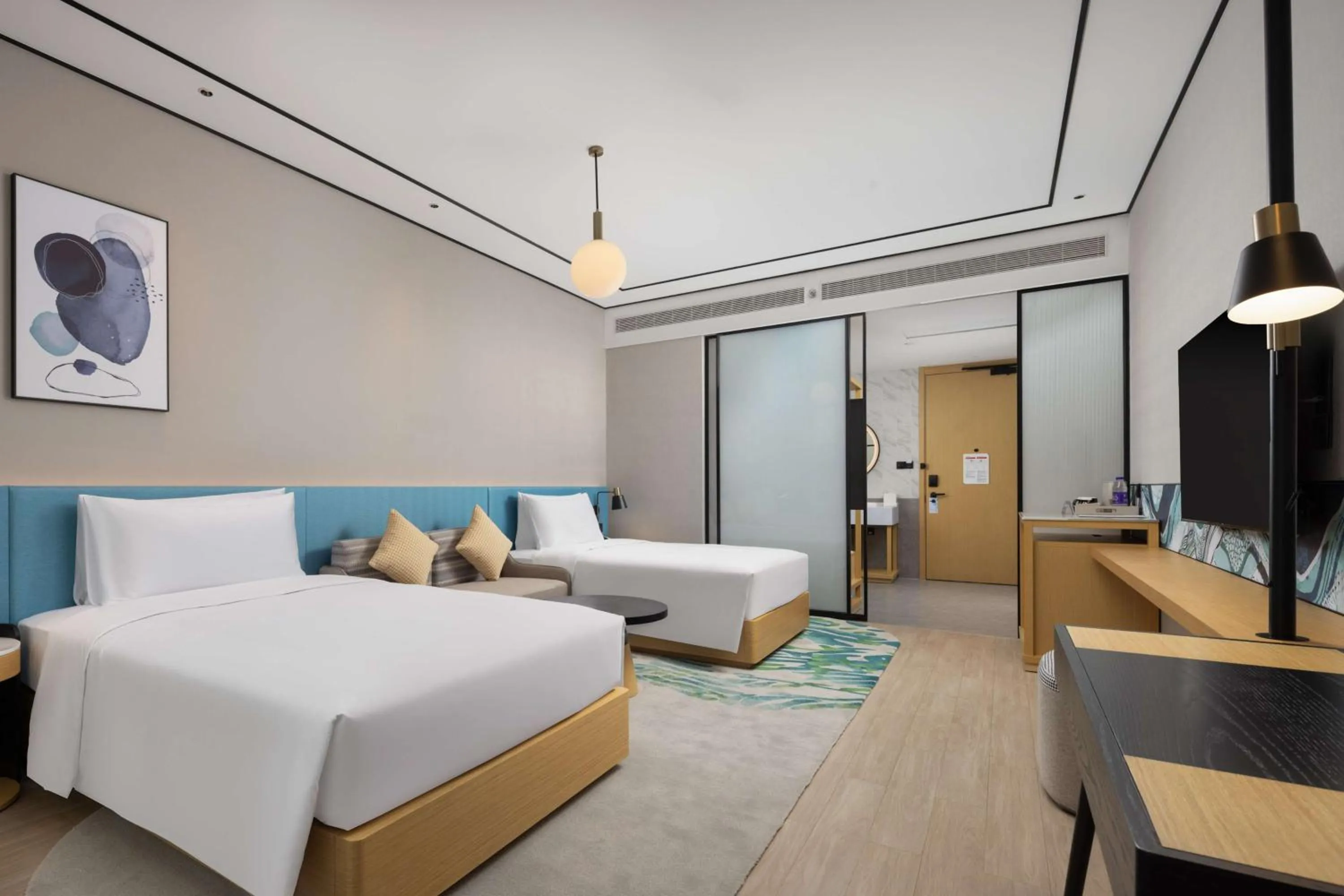 Living room, Bed in Hilton Garden Inn Zhoukou Huaiyang