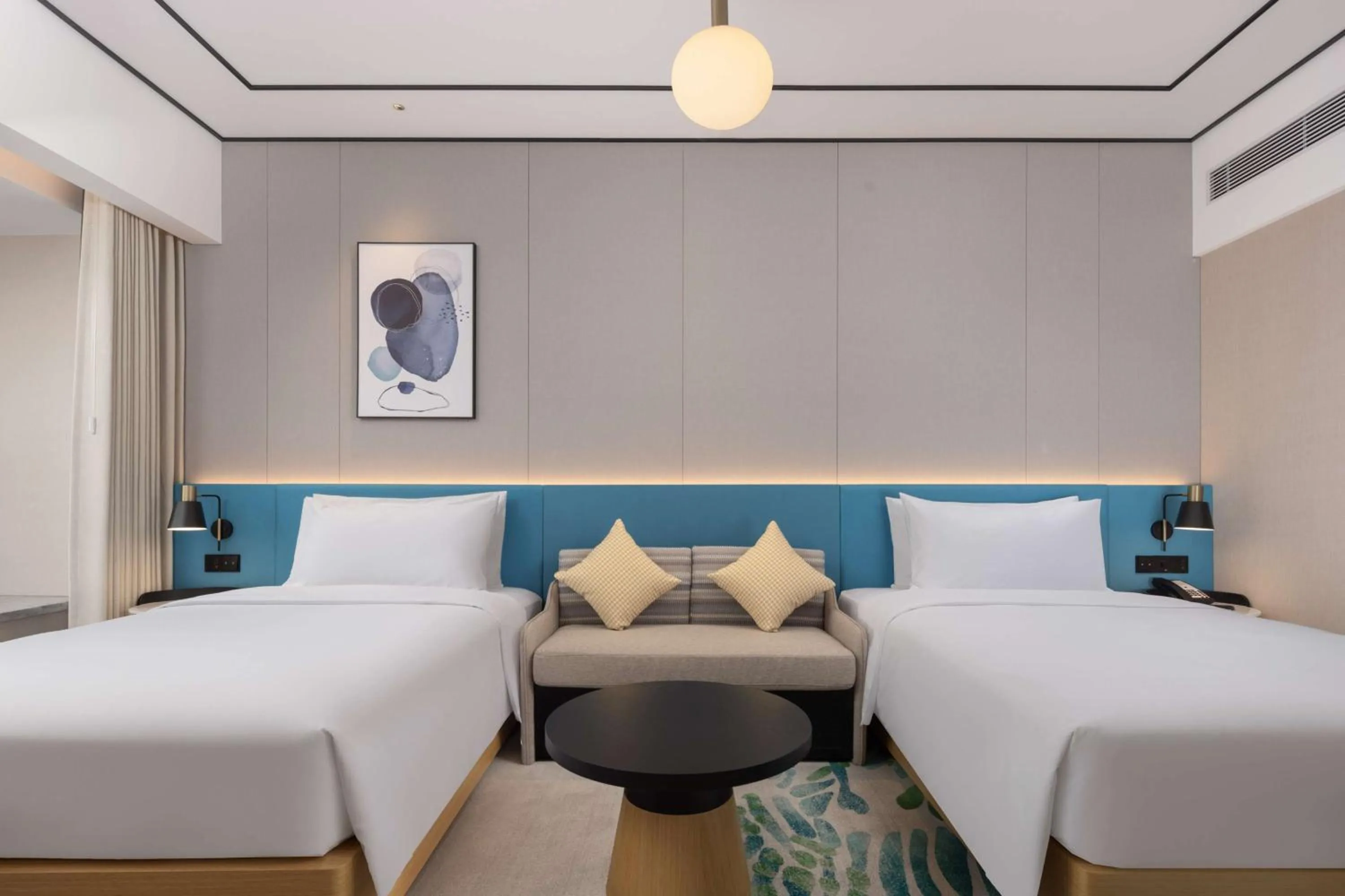 Living room, Bed in Hilton Garden Inn Zhoukou Huaiyang