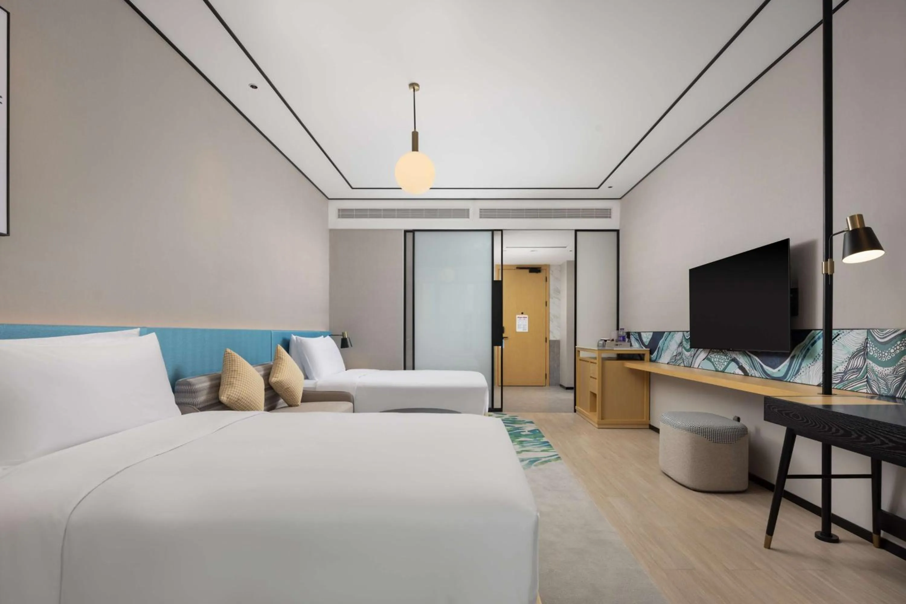 Living room, Bed in Hilton Garden Inn Zhoukou Huaiyang