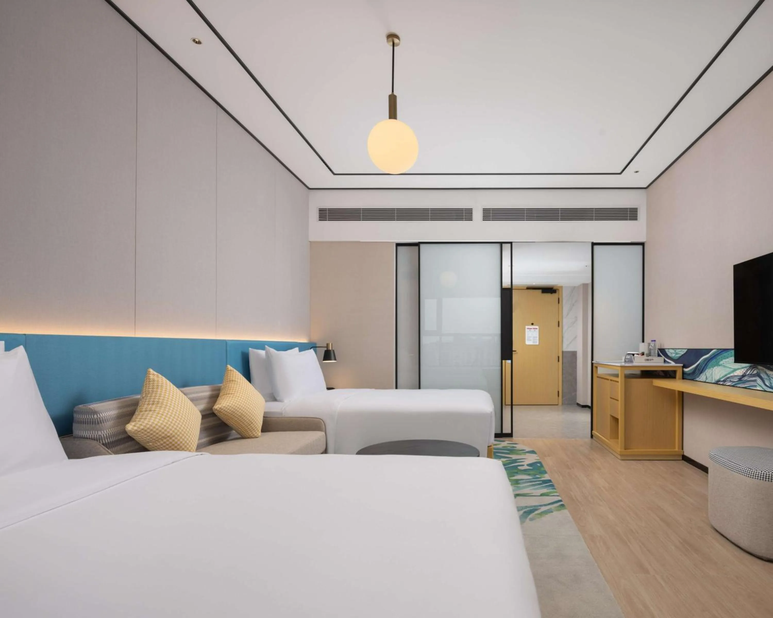Living room, Bed in Hilton Garden Inn Zhoukou Huaiyang