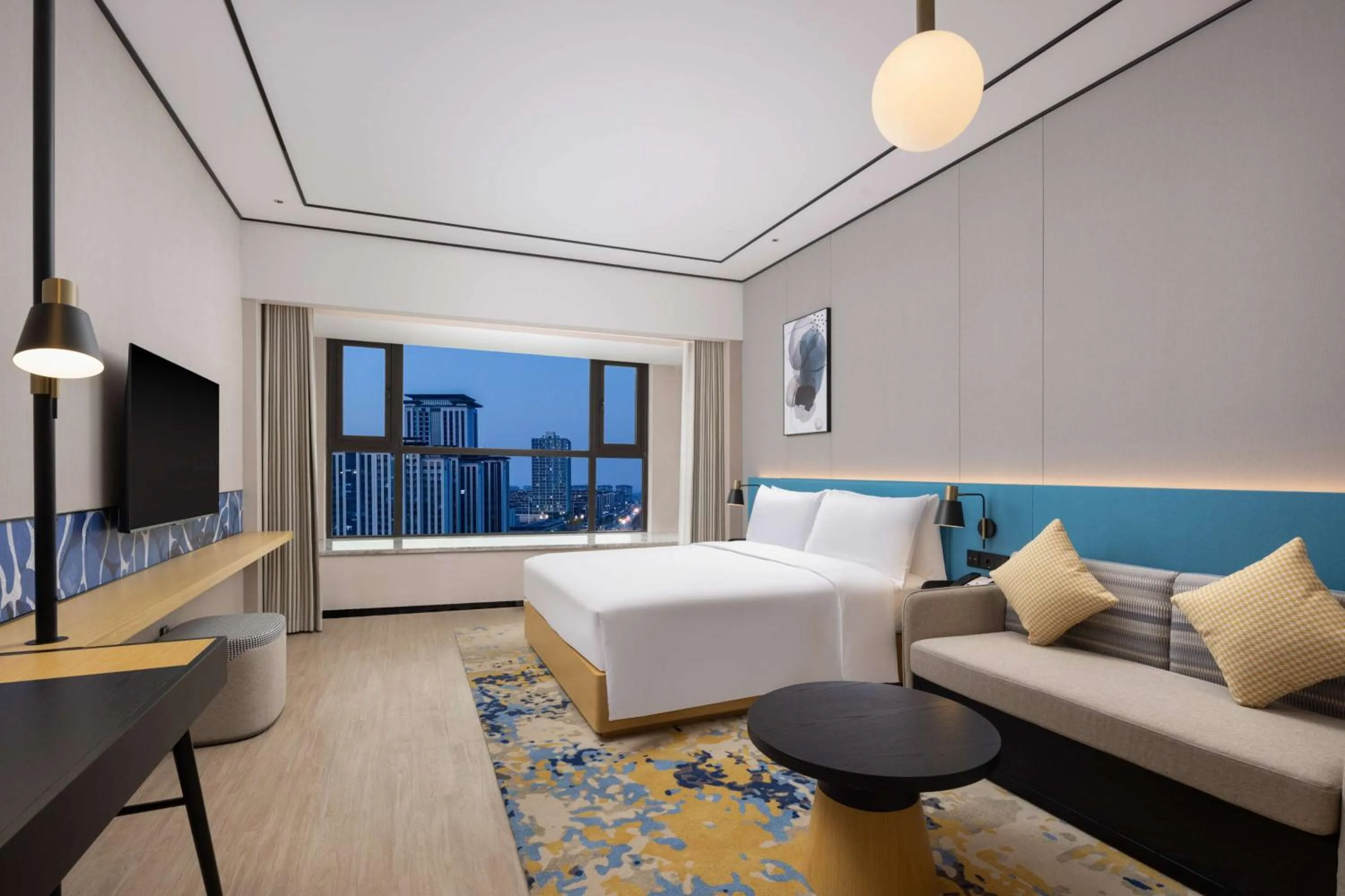 Living room, Bed in Hilton Garden Inn Zhoukou Huaiyang