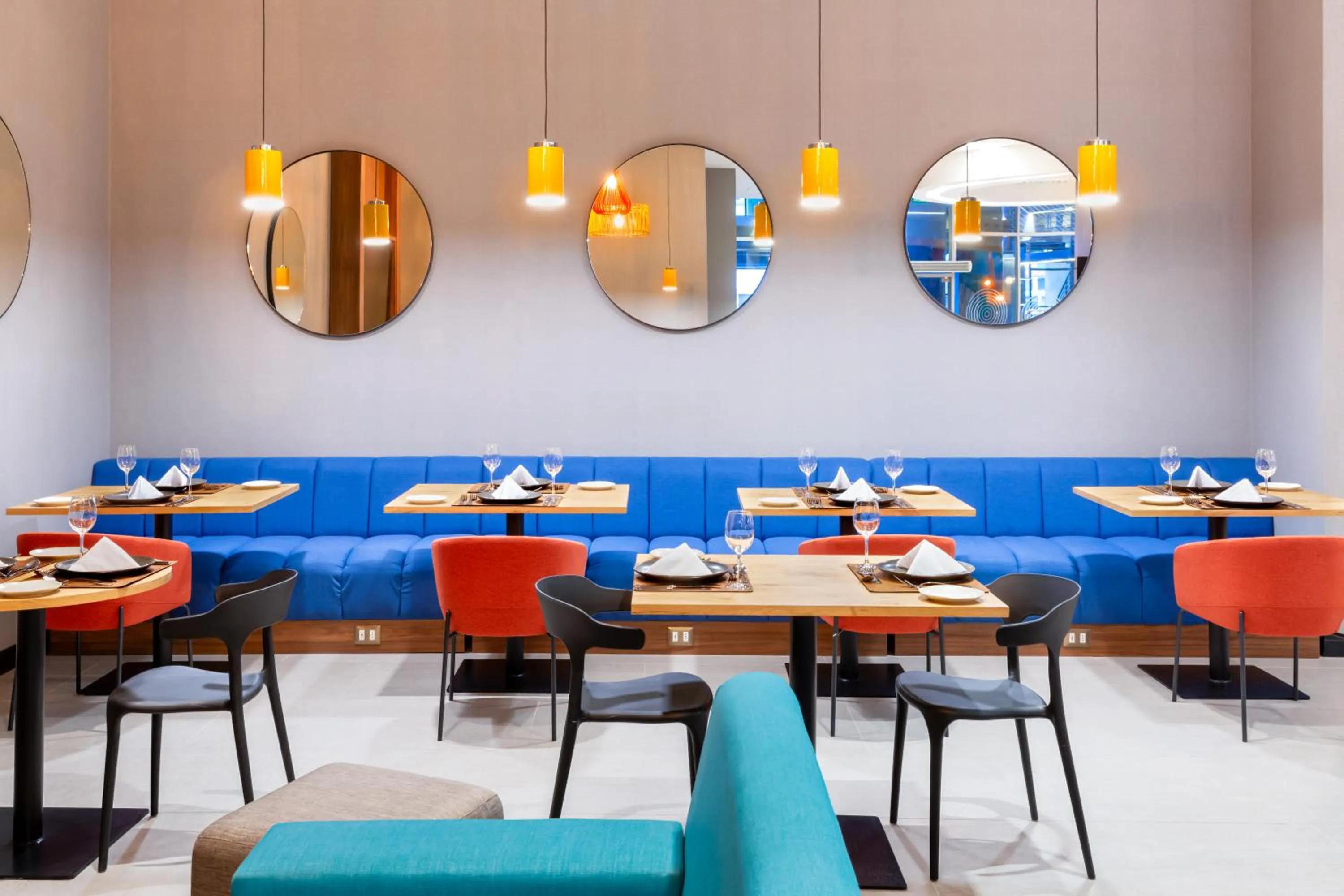 Restaurant/places to eat in Tru By Hilton Chillan Ferrat