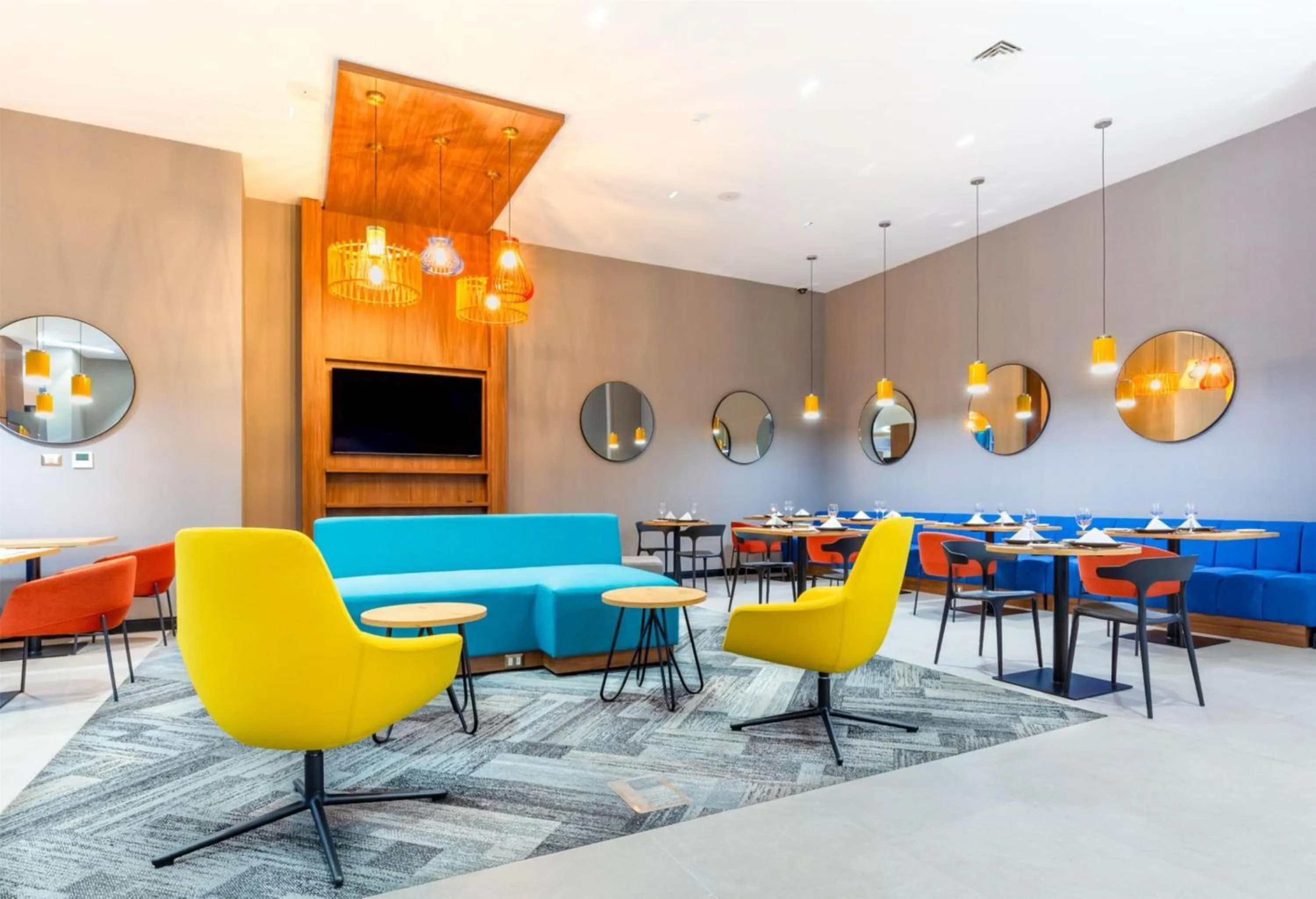 Lobby or reception in Tru By Hilton Chillan Ferrat