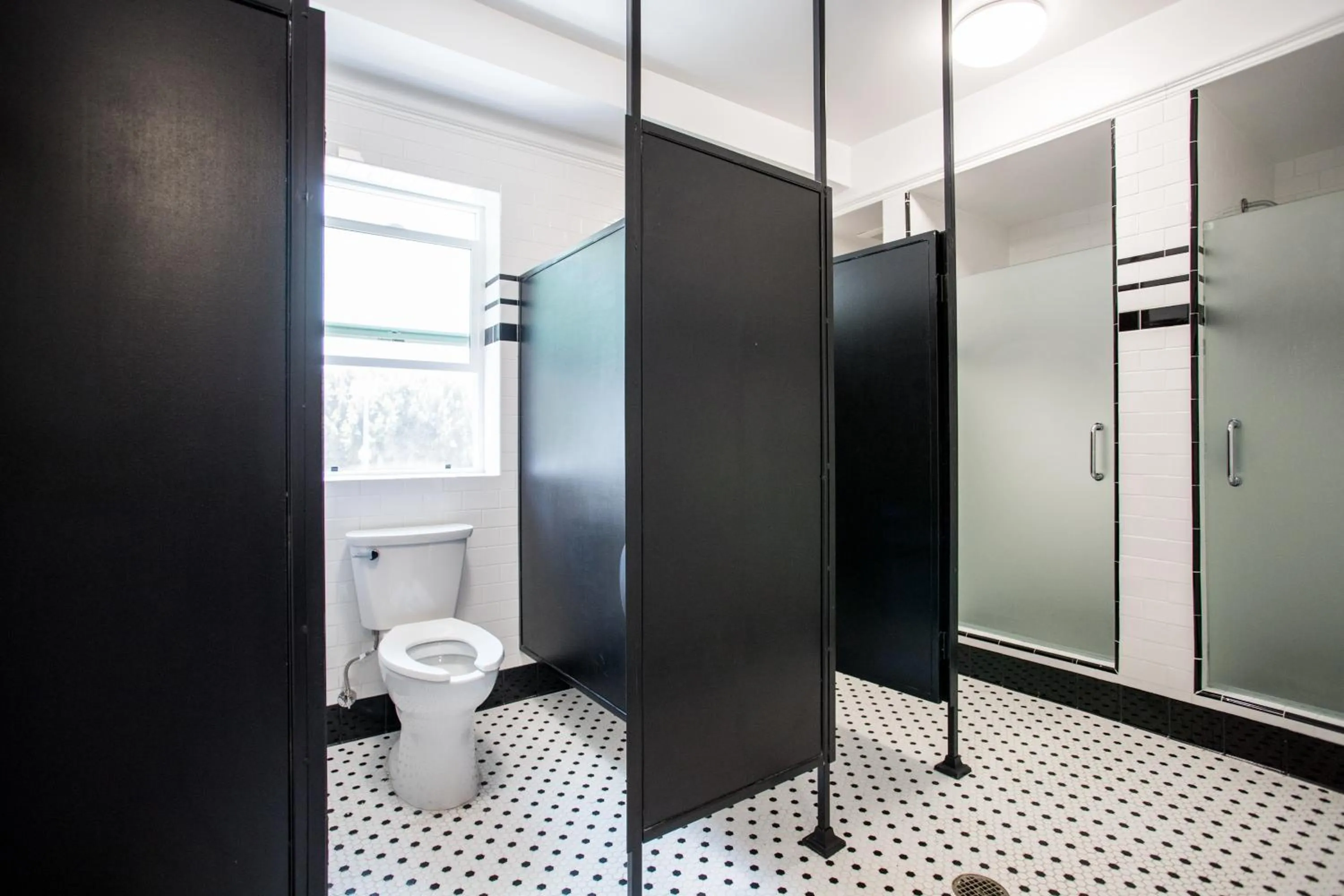 Shower in American Hotel