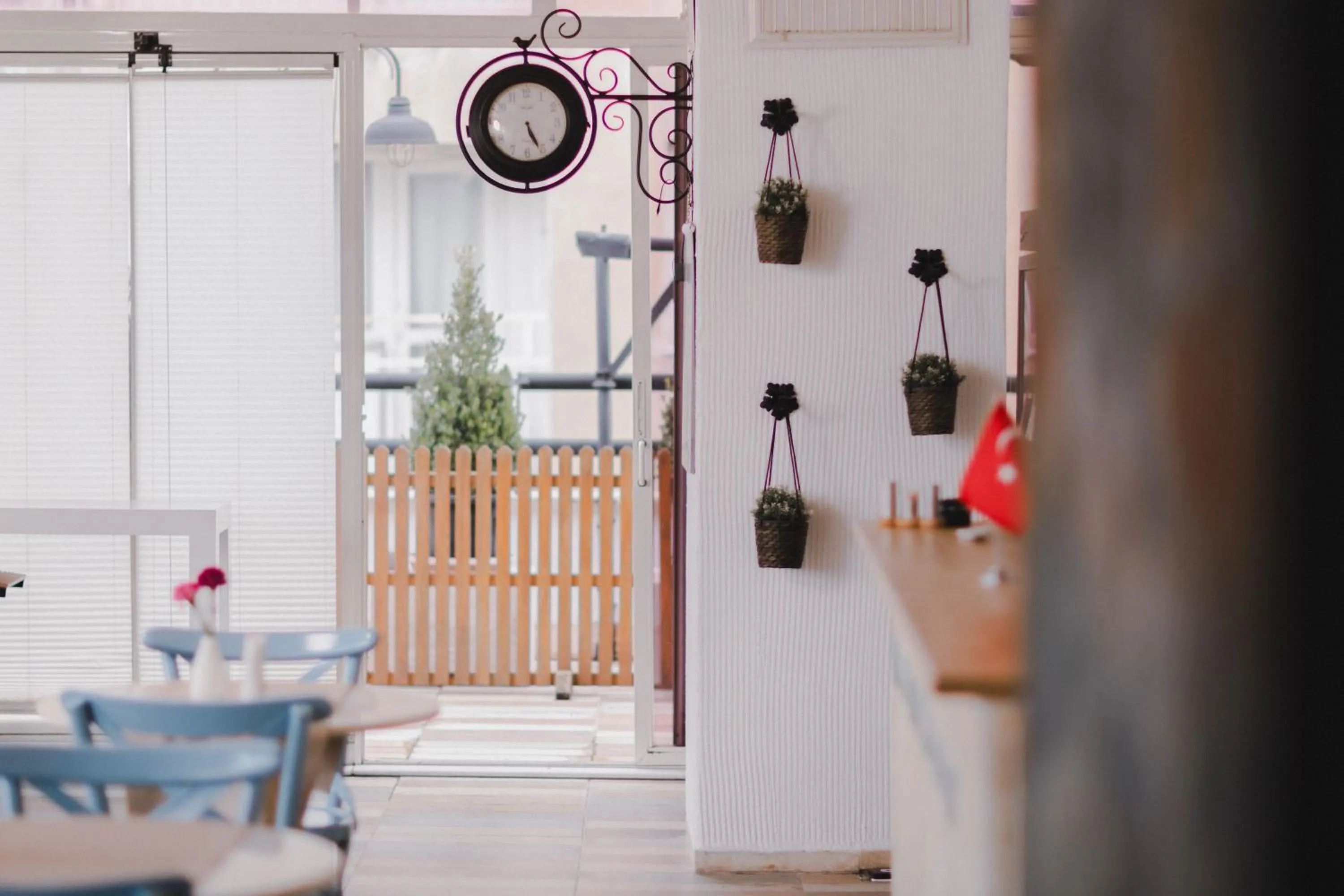 Restaurant/places to eat in MB City Hotel