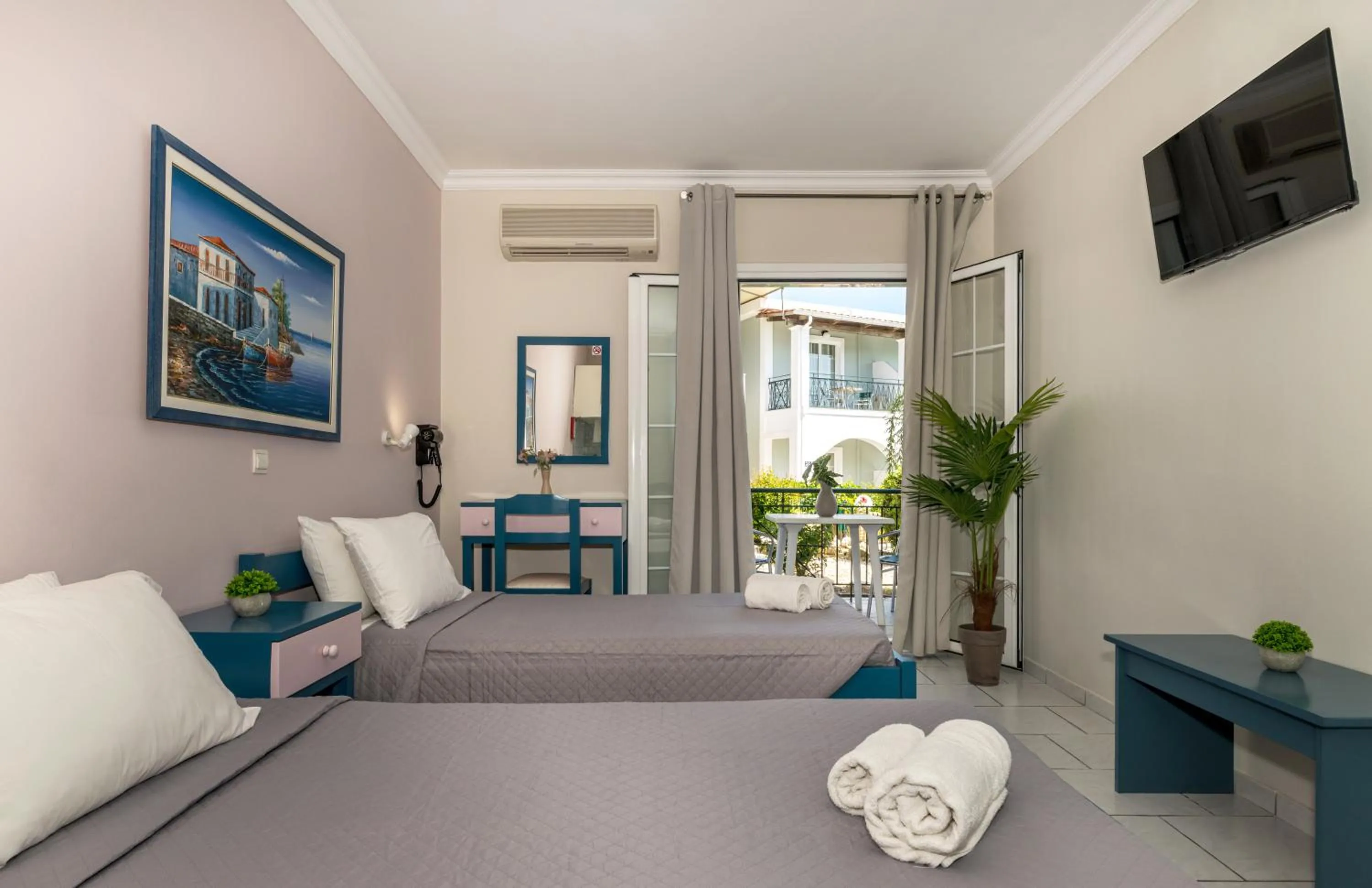 Communal lounge/ TV room in Sofia's Hotel