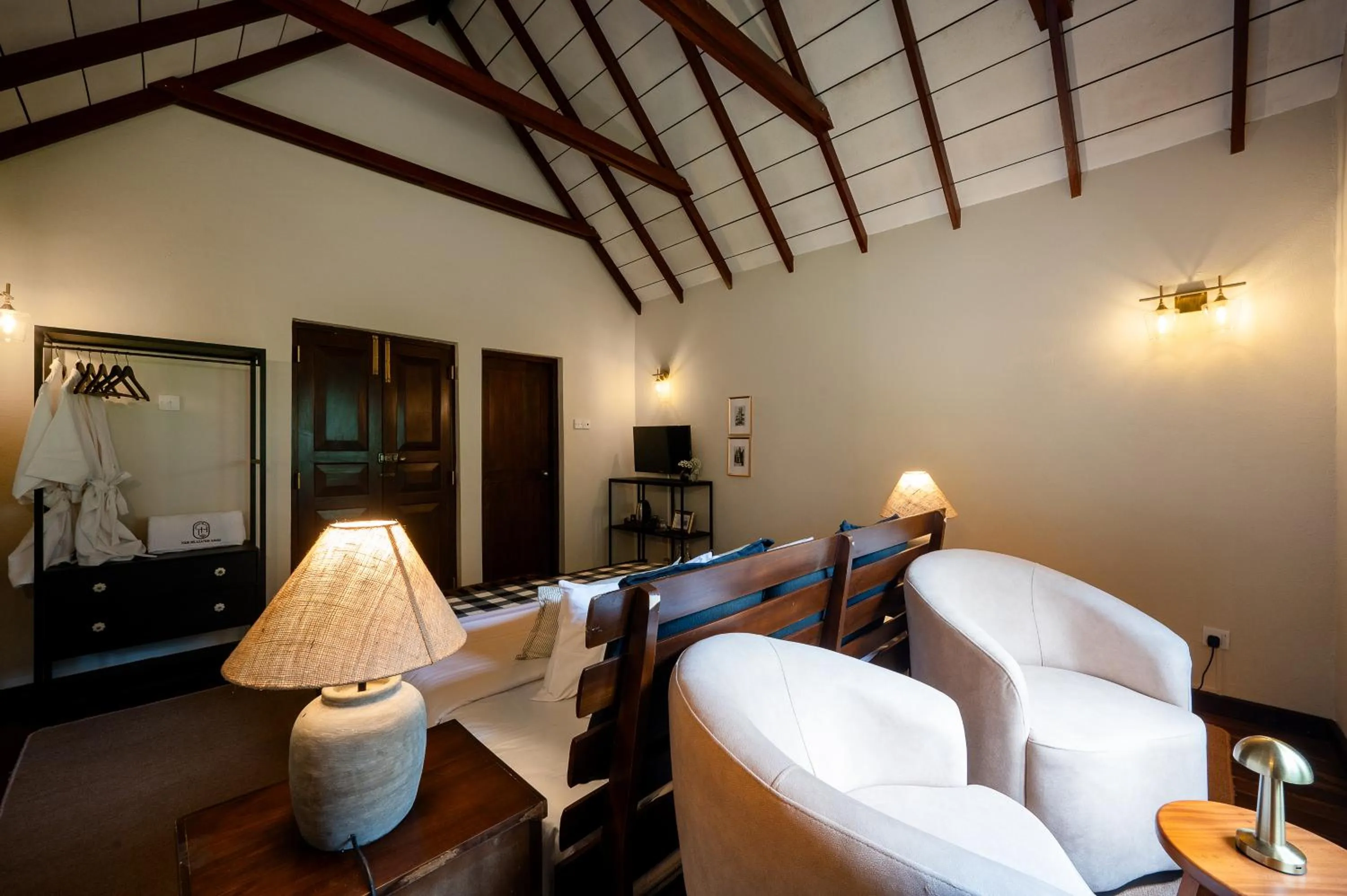 Tathya Hills - Luxe Garden Retreat In The Hills