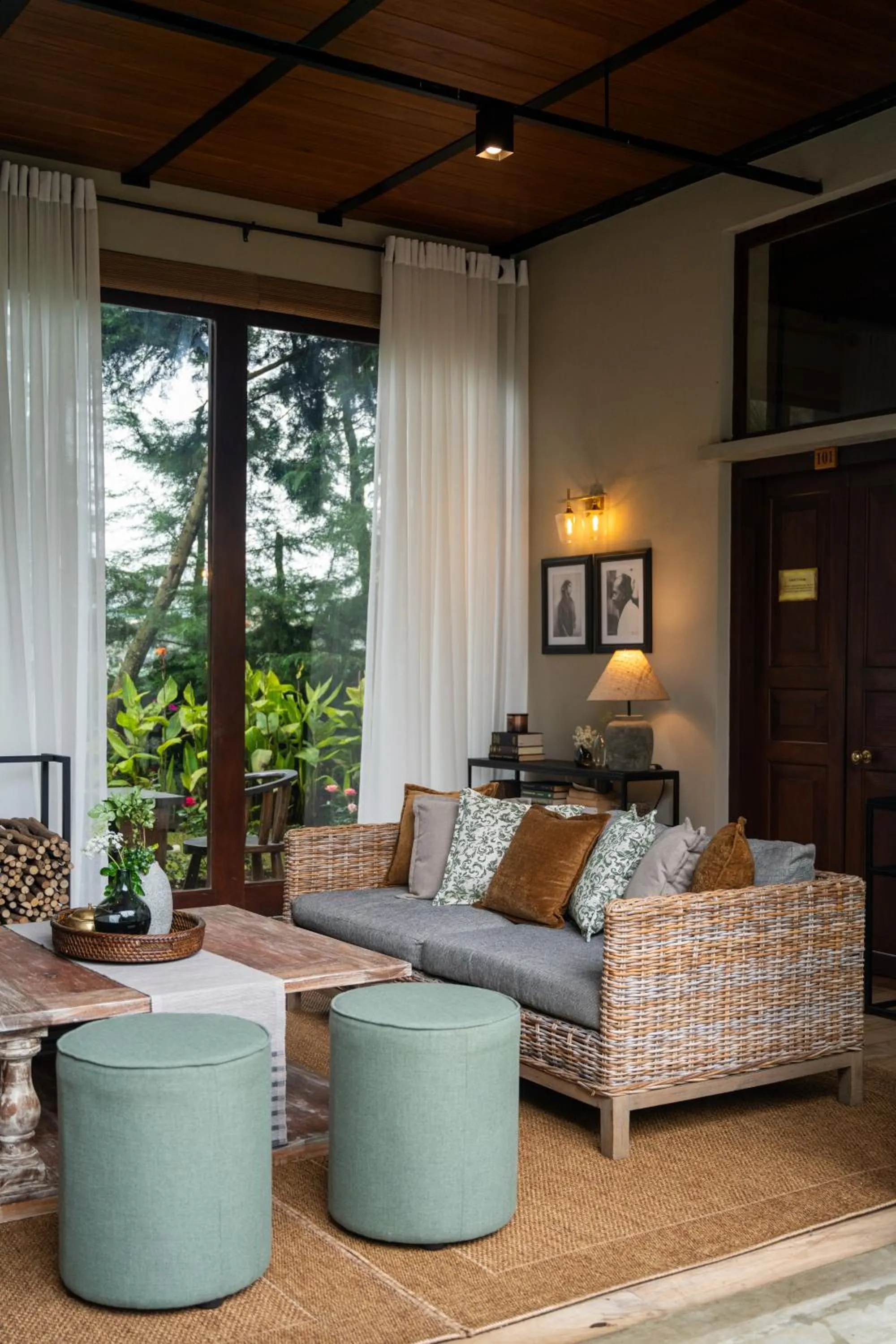 Tathya Hills - Luxe Garden Retreat In The Hills