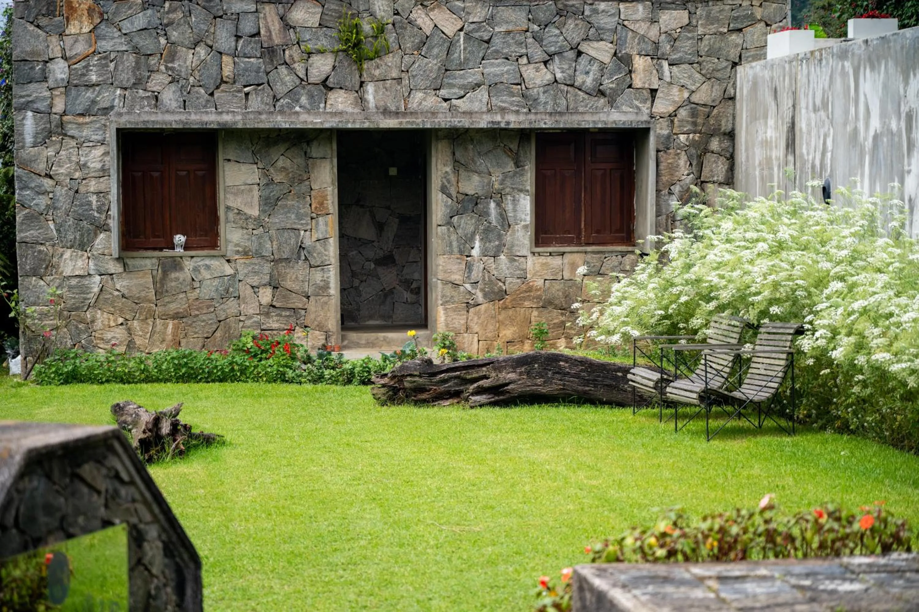Garden in Tathya Hills - Luxe Garden Retreat In The Hills