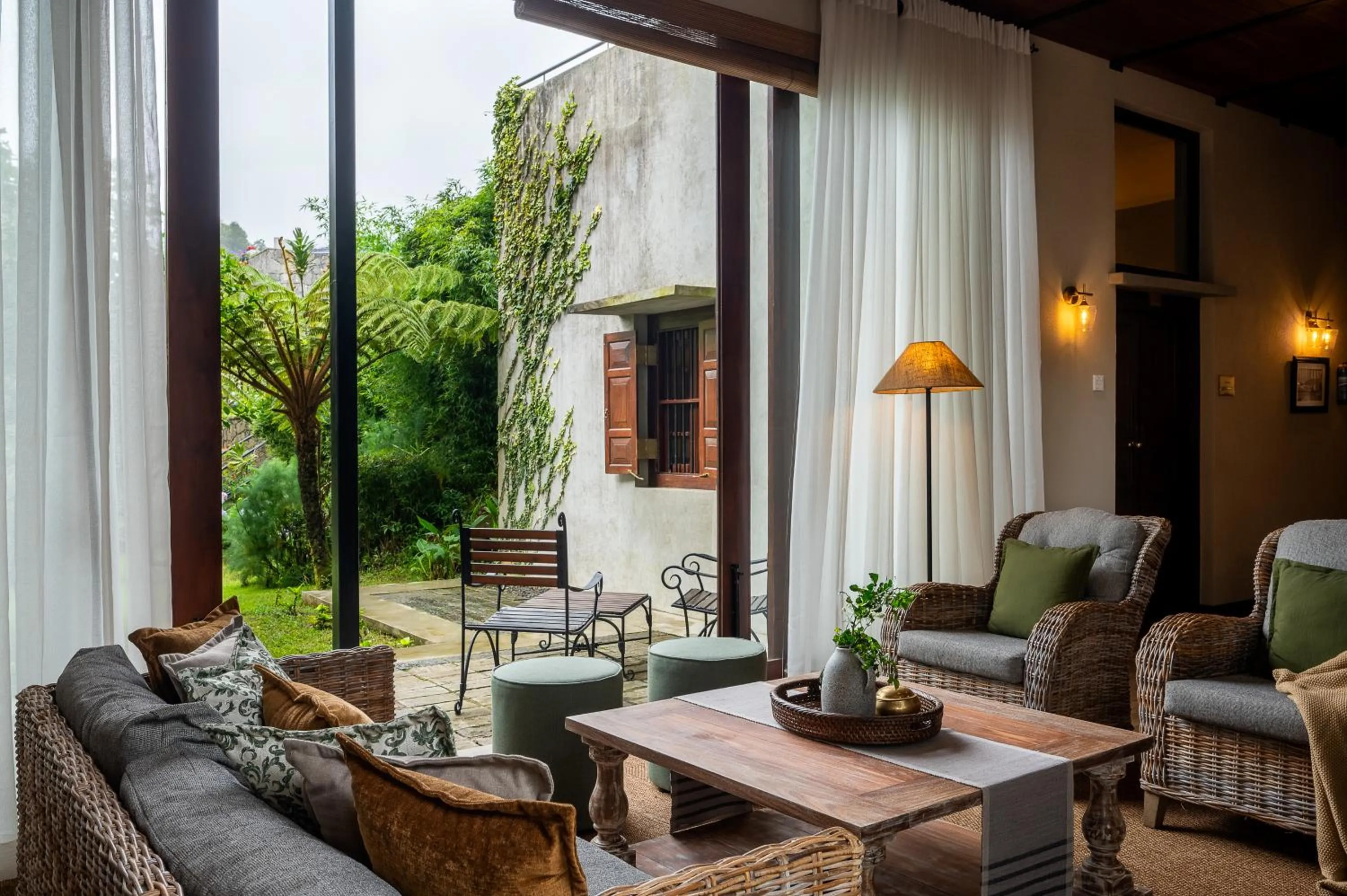 Tathya Hills - Luxe Garden Retreat In The Hills