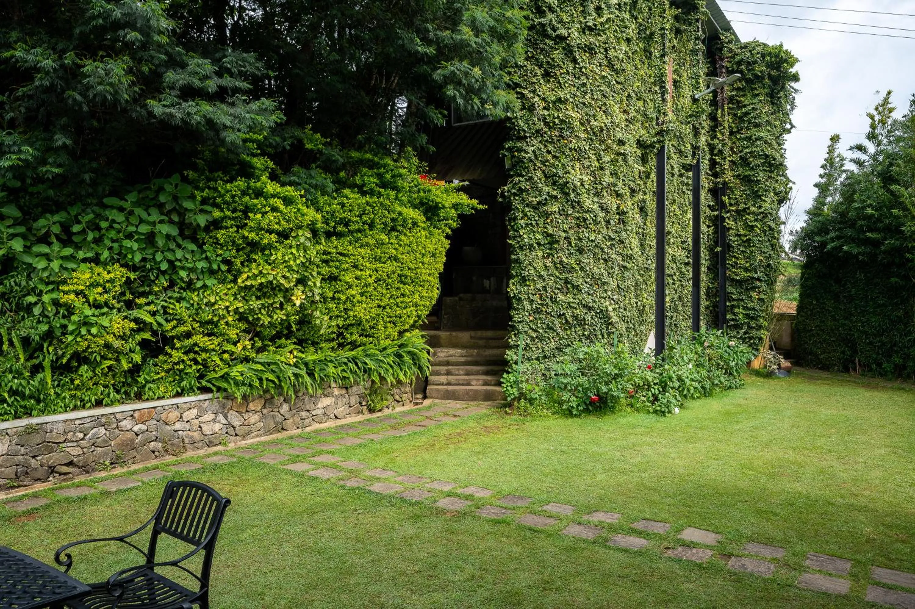 Garden in Tathya Hills - Luxe Garden Retreat In The Hills