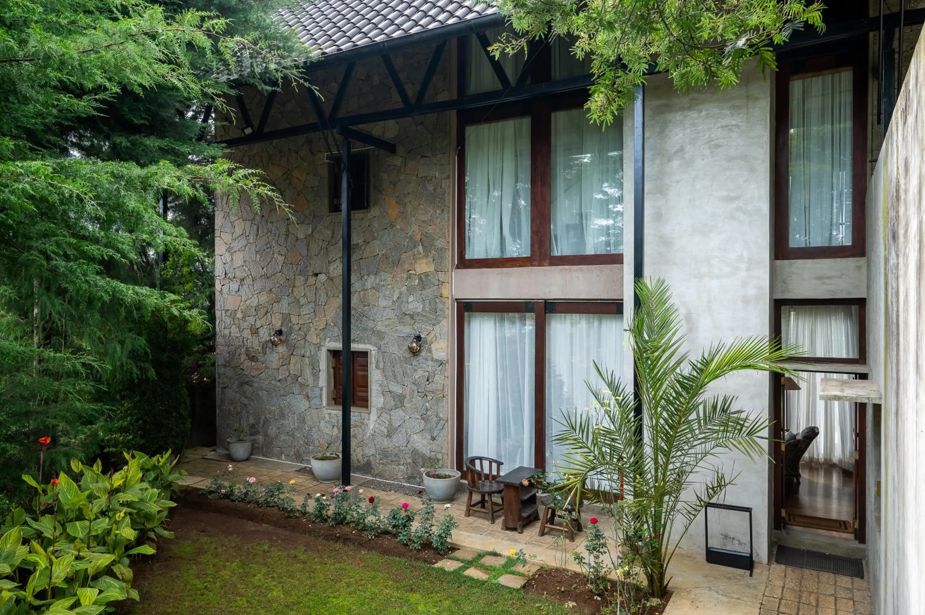 Tathya Hills - Luxe Garden Retreat In The Hills