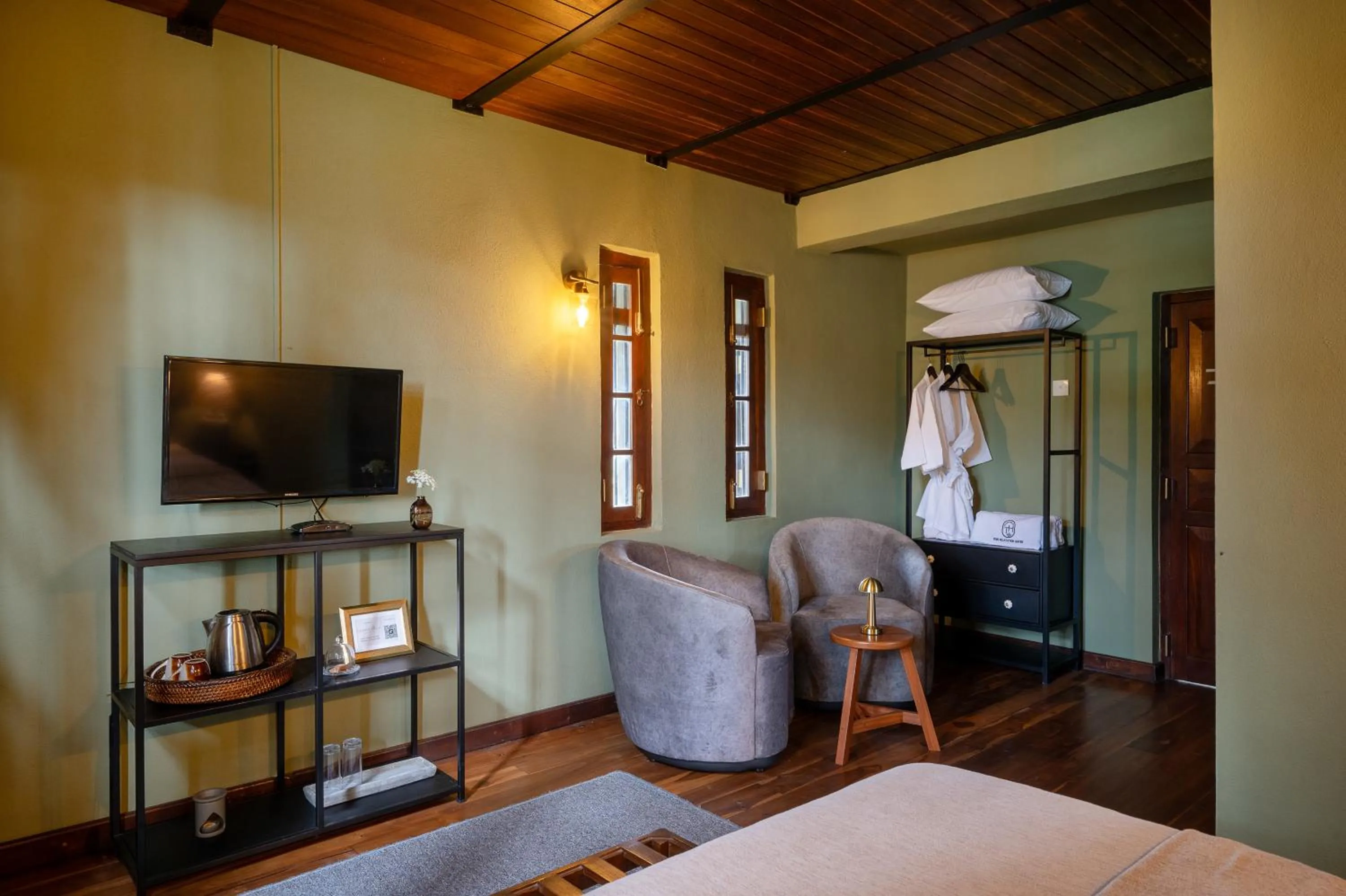 Bed in Tathya Hills - Luxe Garden Retreat In The Hills