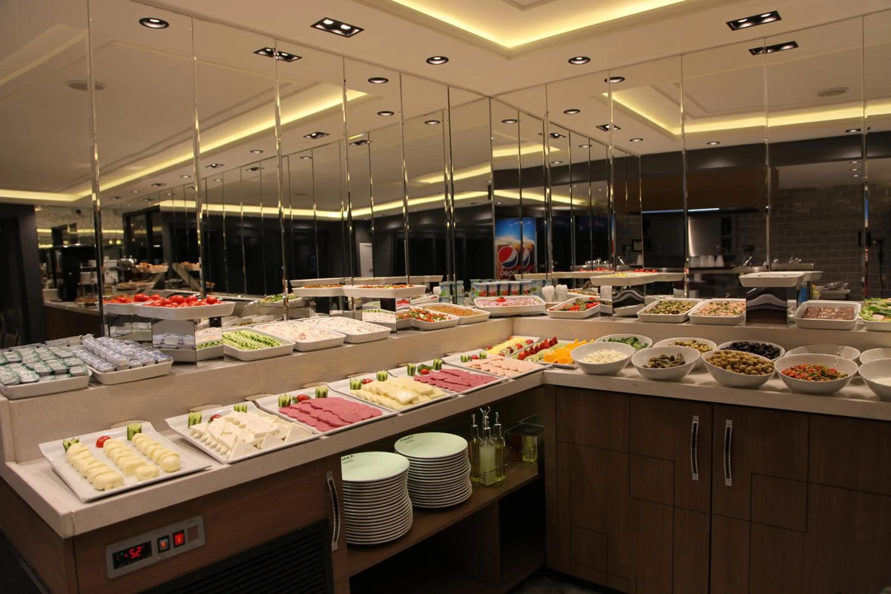 Restaurant/places to eat in Fimka Hotel