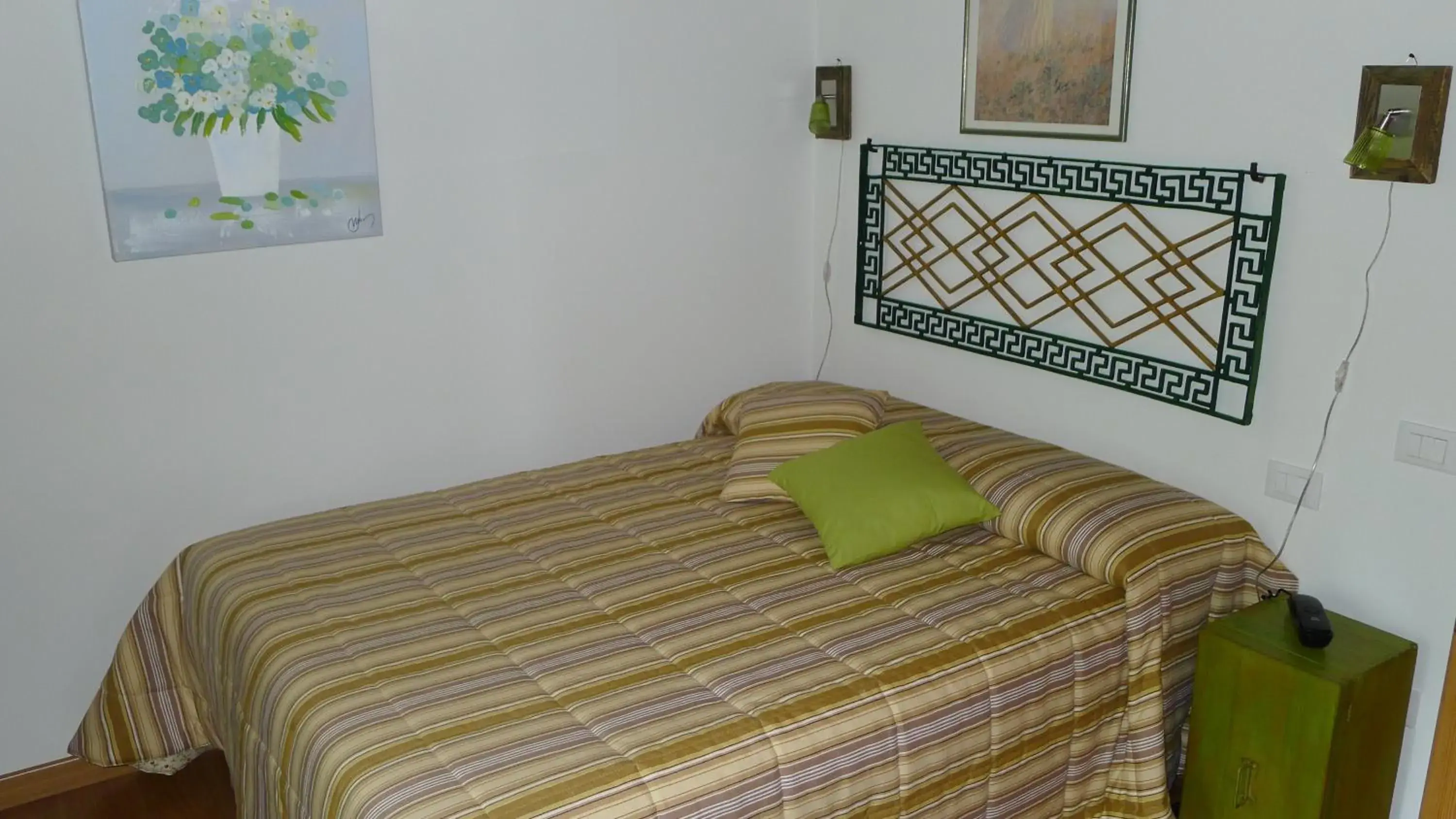 Small Double Room with Private External Bathroom in La Casa di Campagna Small Double Room with Private External Bathroom in La Casa di Campagna