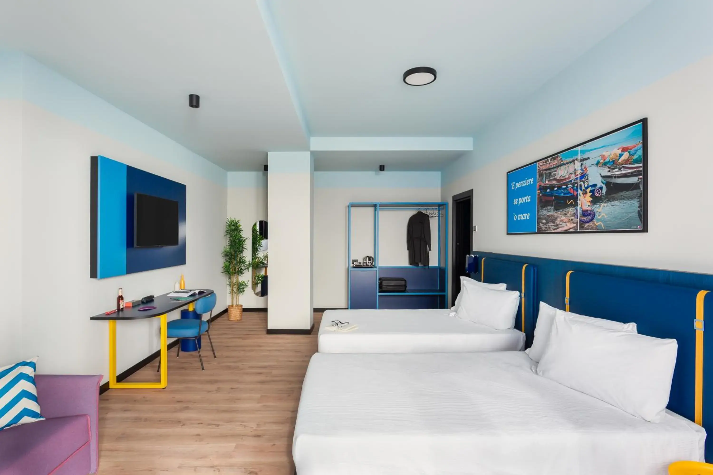 Superior Twin Room in CX Naples Centrale Superior Twin Room in CX Naples Centrale