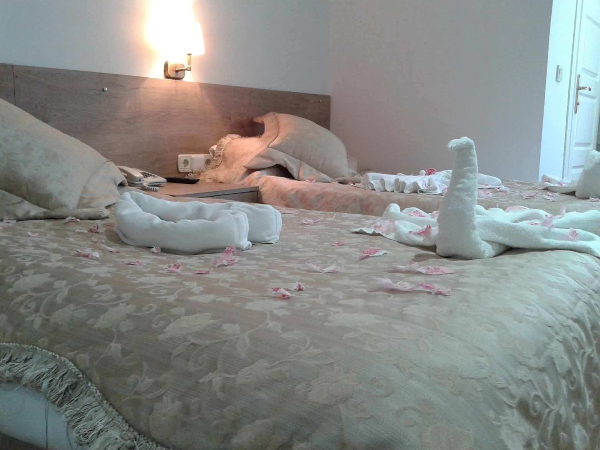 Living room, Bed in Abisso Hotel