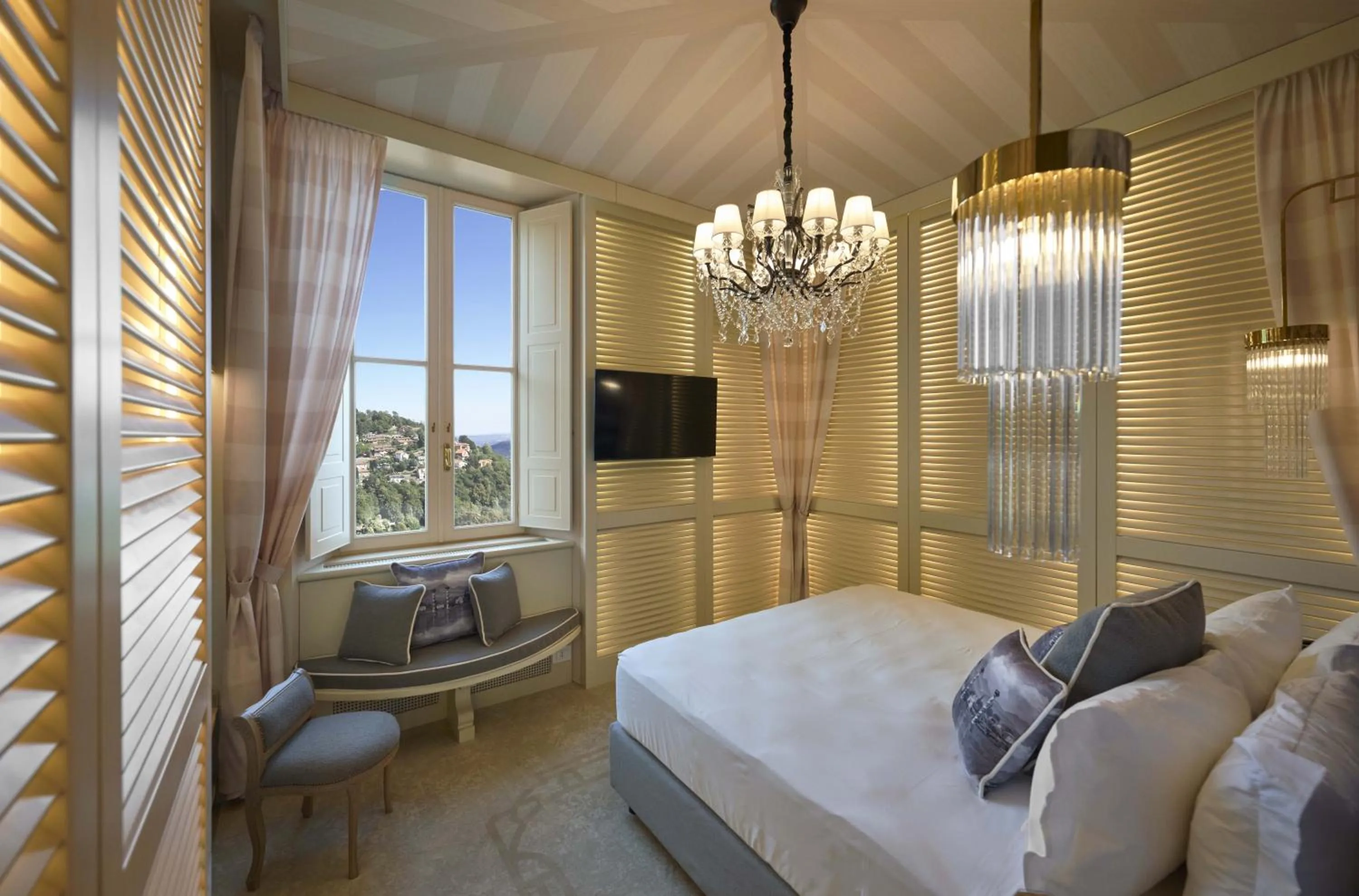 Seating area, Bed in Nuvole Garden Hotel