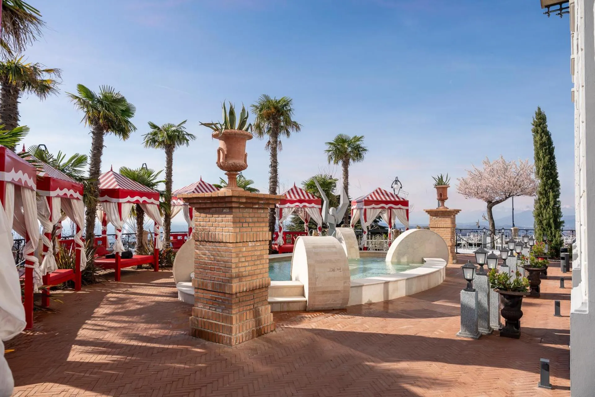 Day in Nuvole Garden Hotel