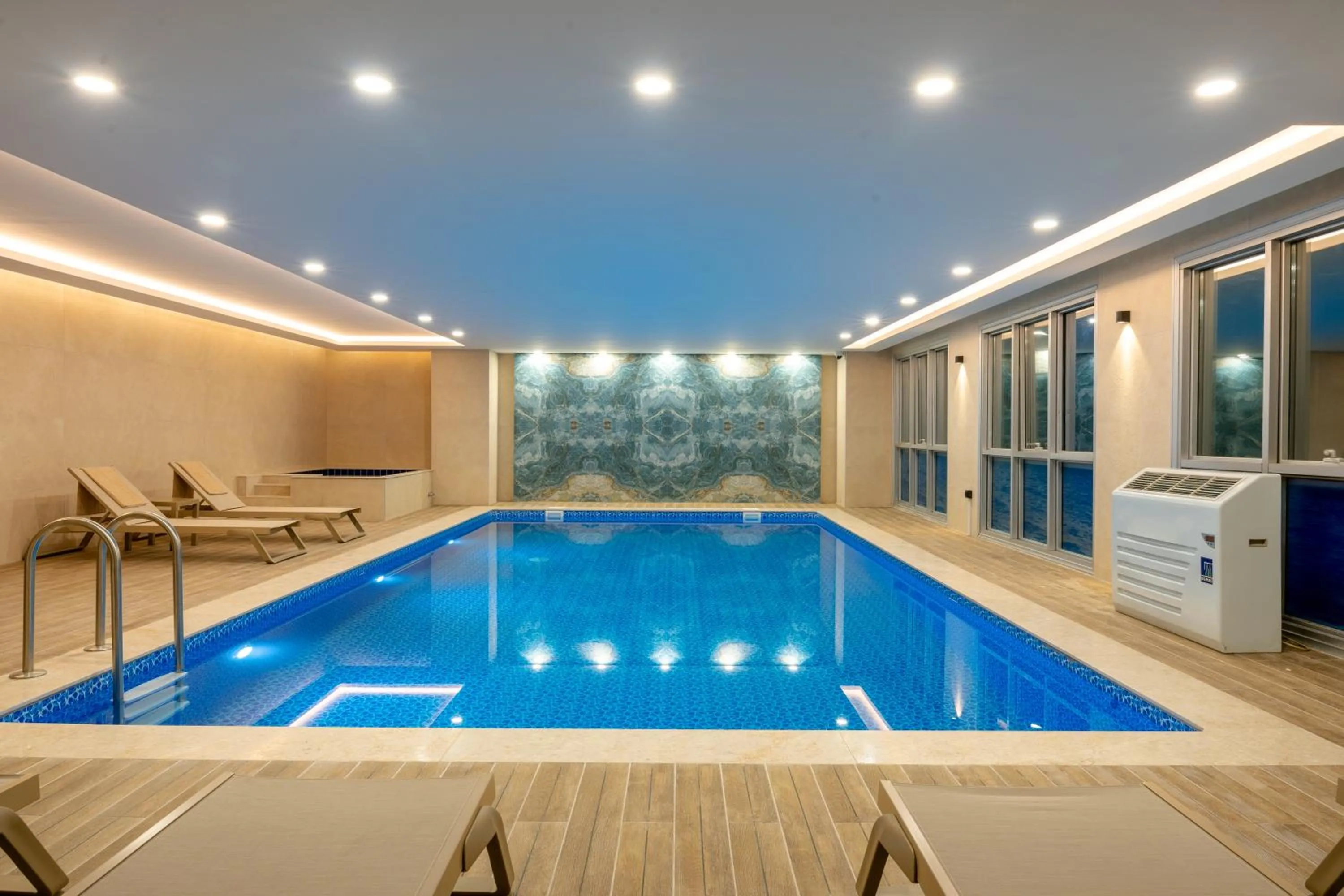 Swimming pool in Dedeman Adana