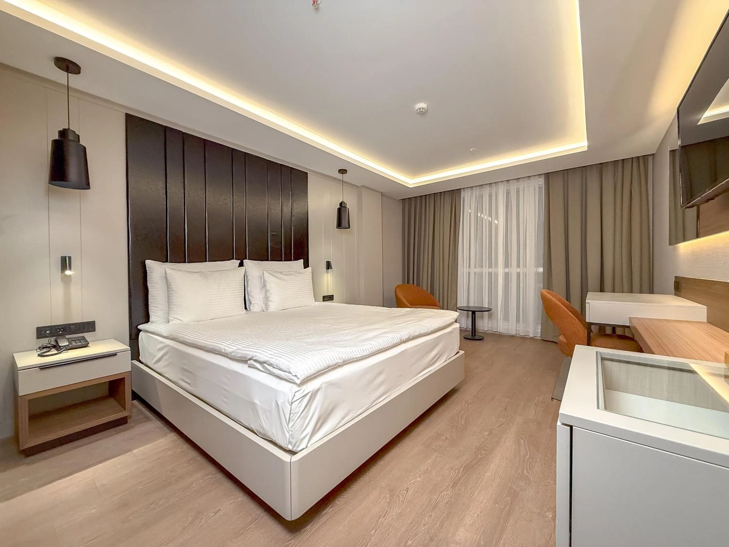 Photo of the whole room, Bed in Dedeman Adana