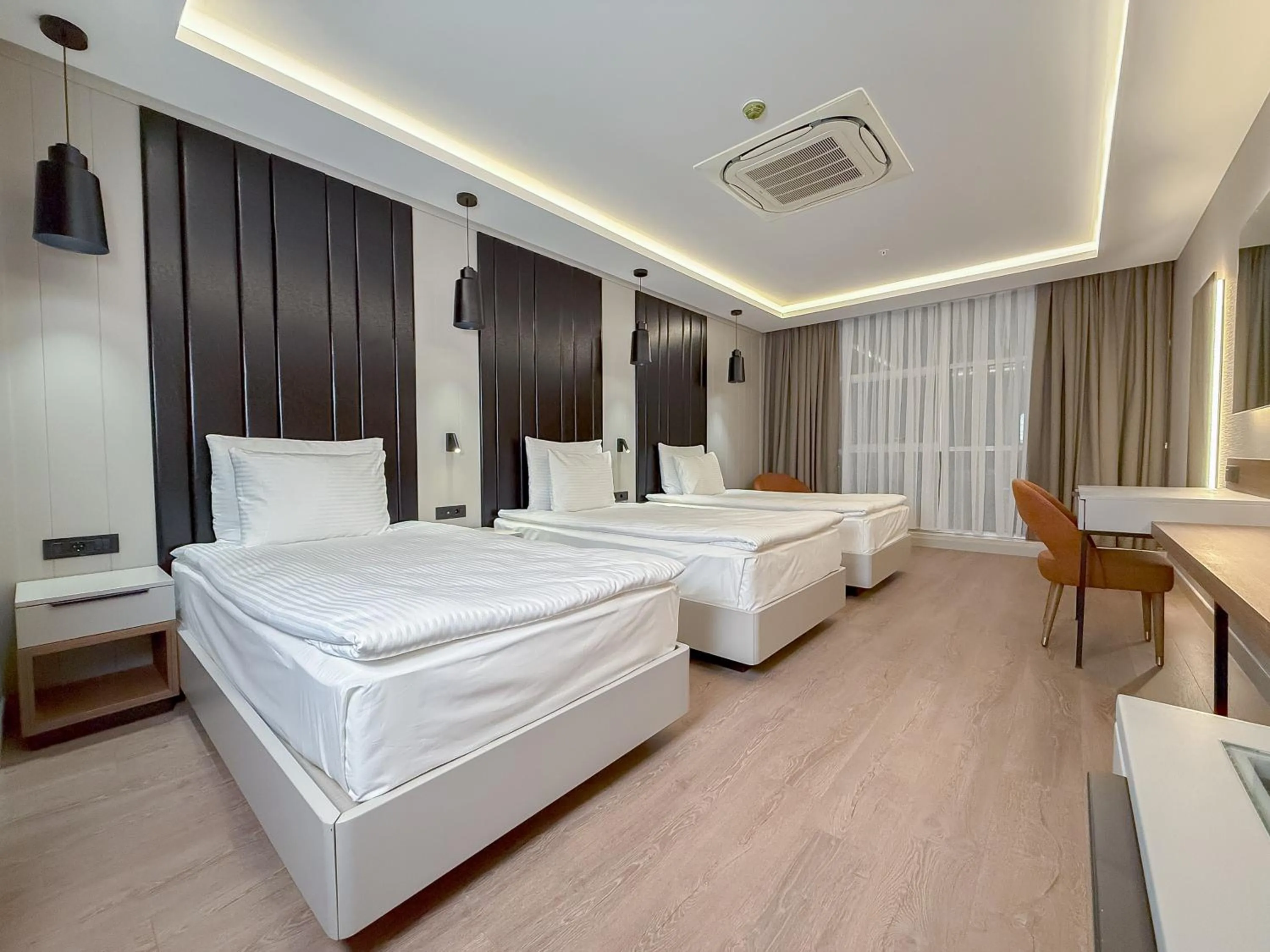 Photo of the whole room, Bed in Dedeman Adana