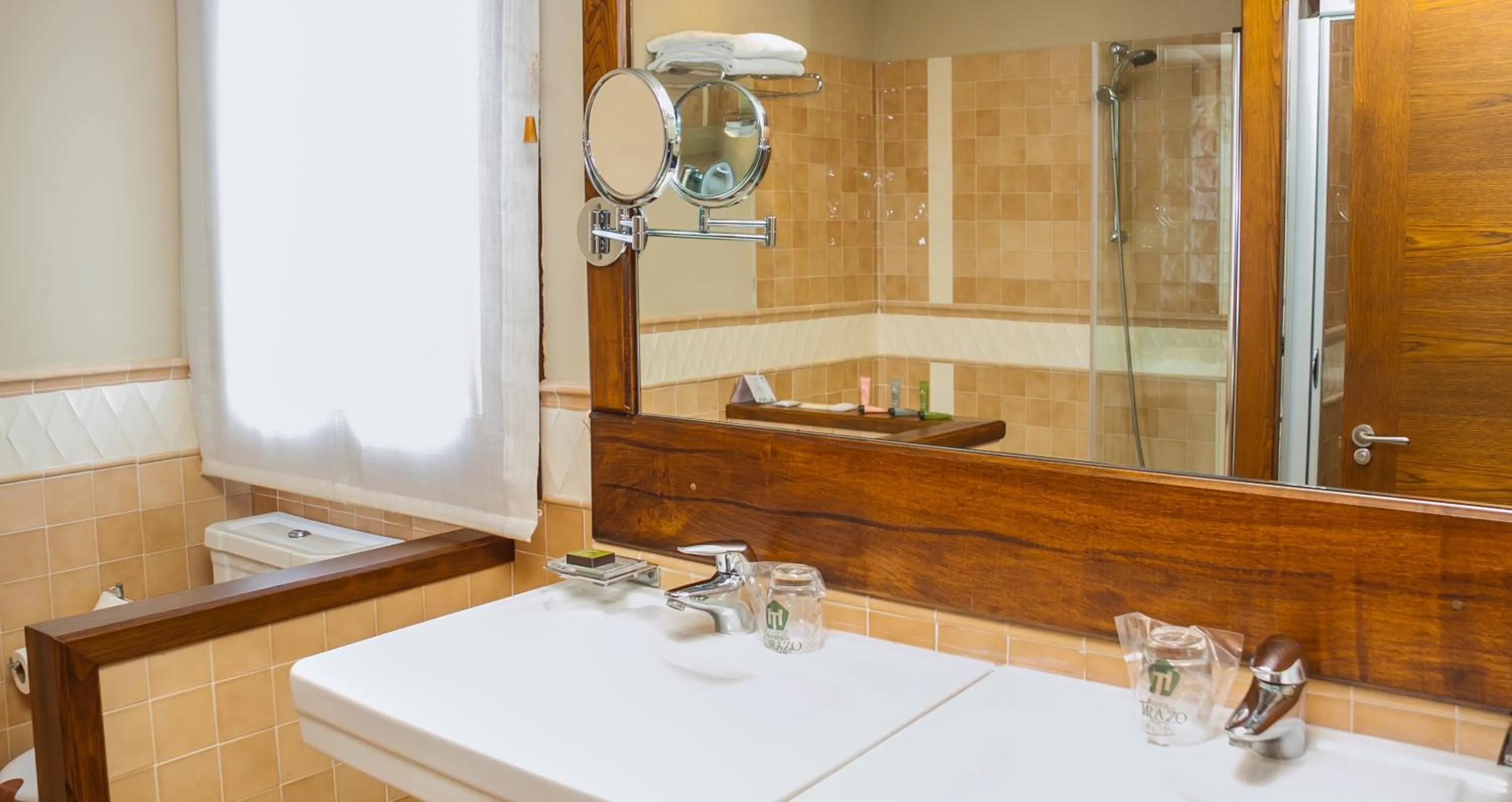 Bathroom in Hosteria de Torazo Nature Hotel & Spa