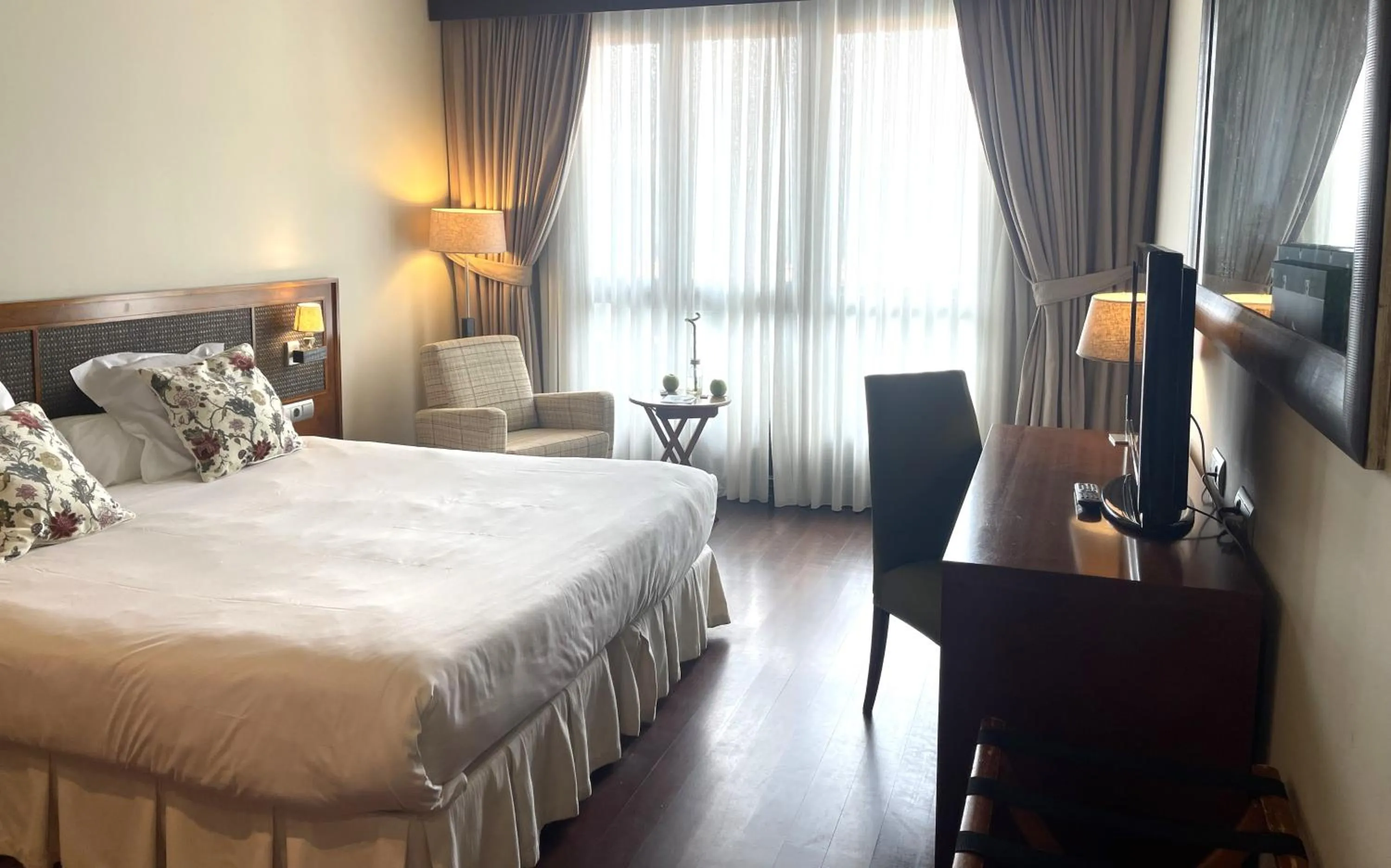 Photo of the whole room, Bed in Hosteria de Torazo Nature Hotel & Spa