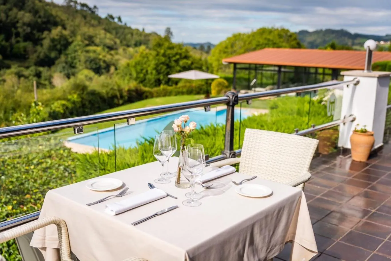 Restaurant/places to eat in Hosteria de Torazo Nature Hotel & Spa