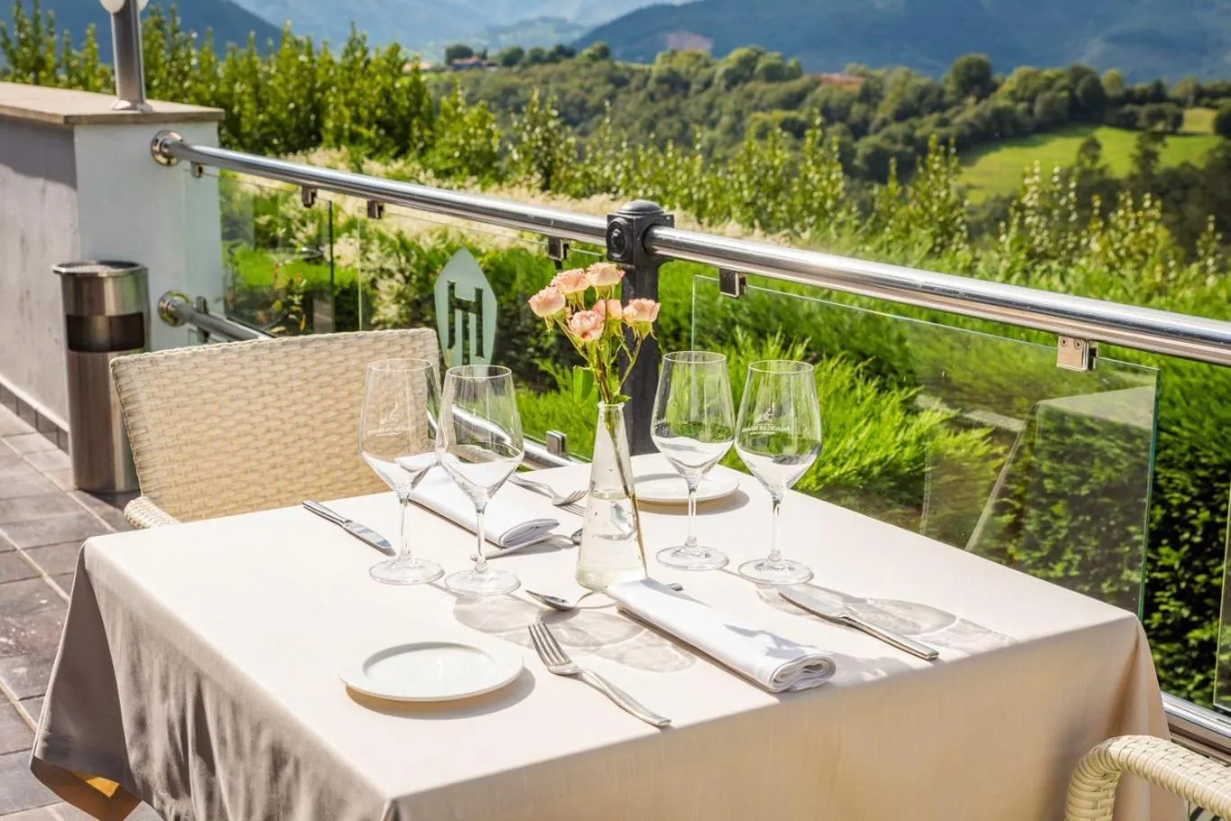 Restaurant/places to eat in Hosteria de Torazo Nature Hotel & Spa