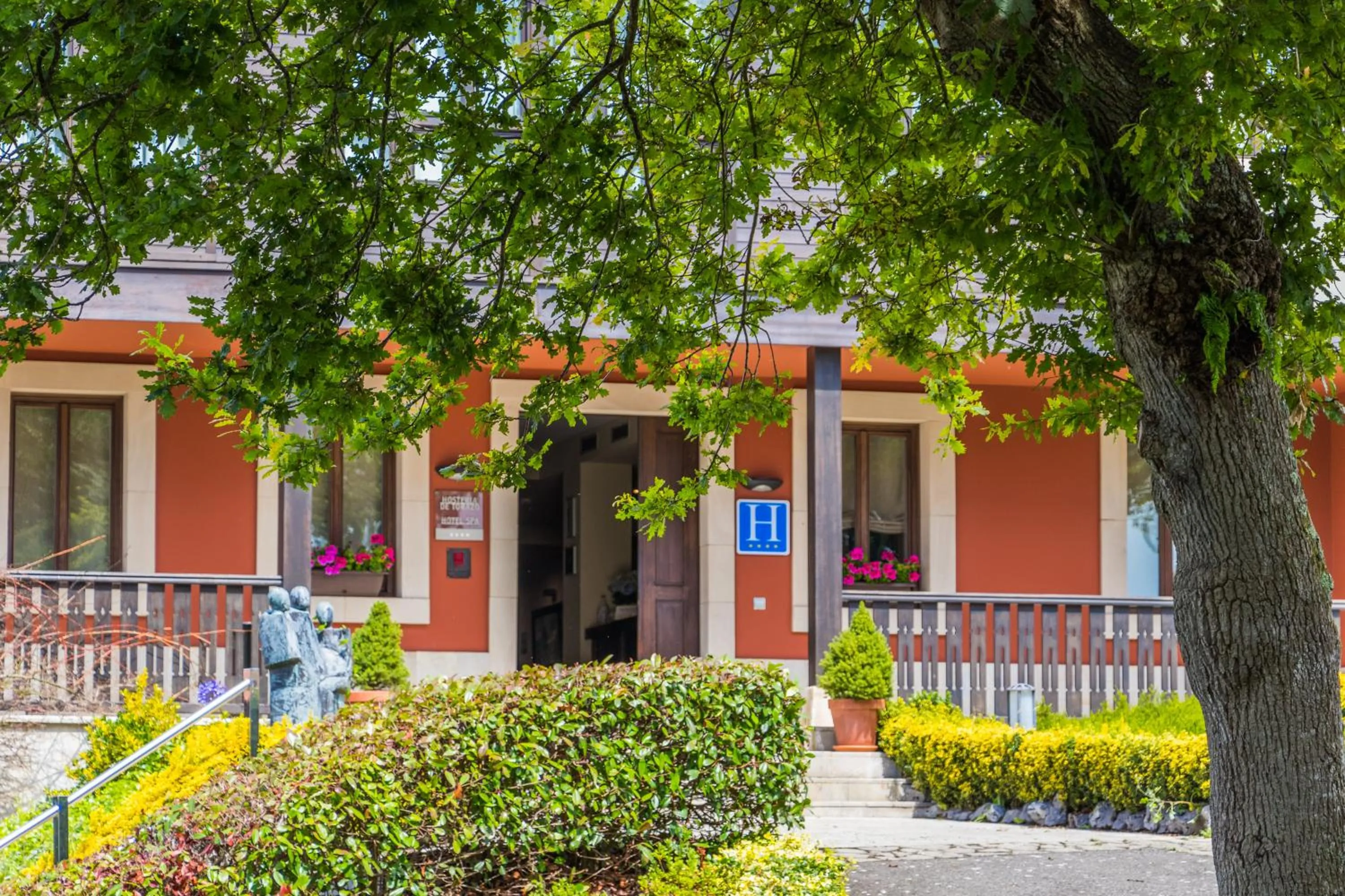 Facade/entrance in Hosteria de Torazo Nature Hotel & Spa
