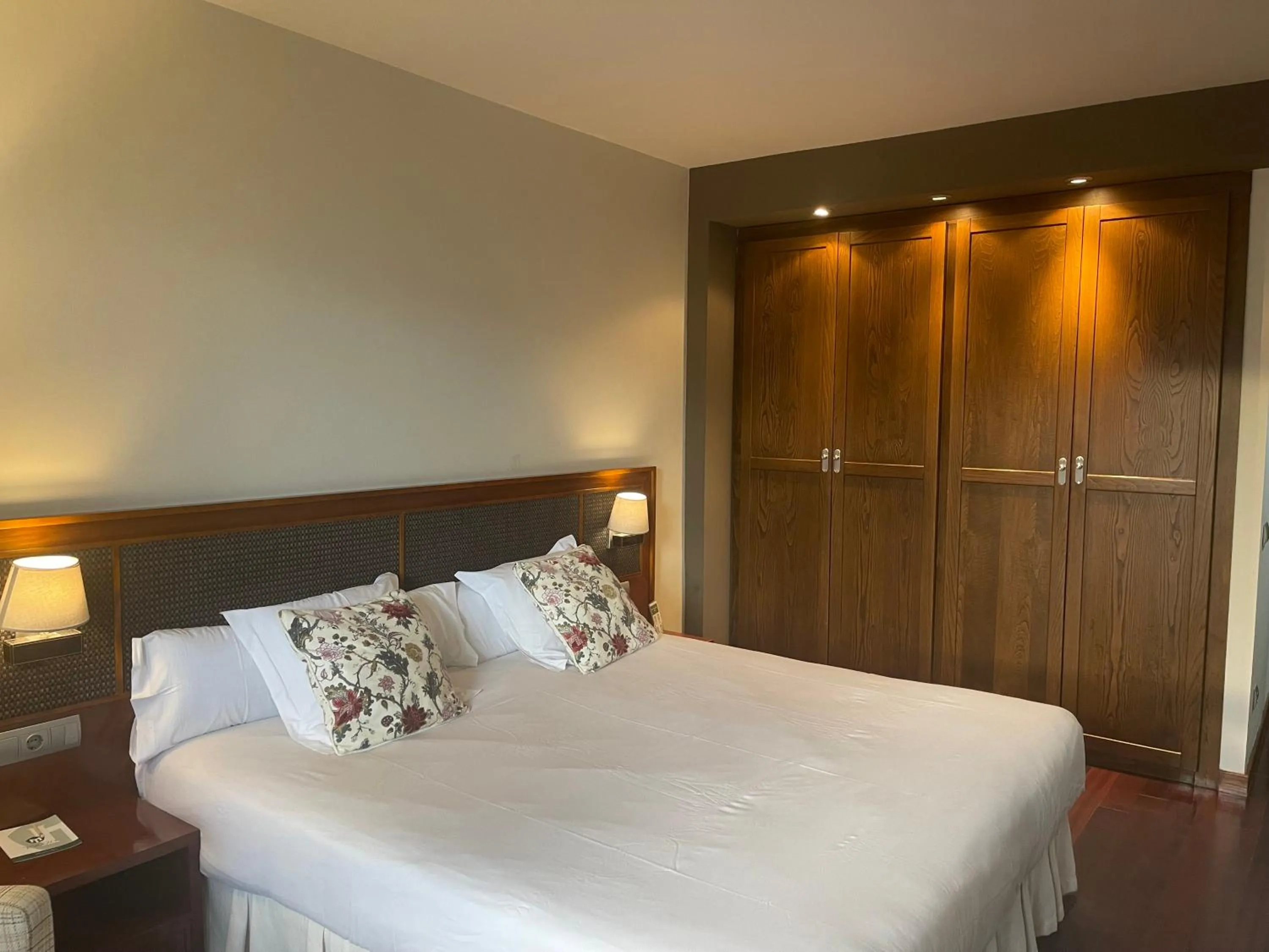 Photo of the whole room, Bed in Hosteria de Torazo Nature Hotel & Spa