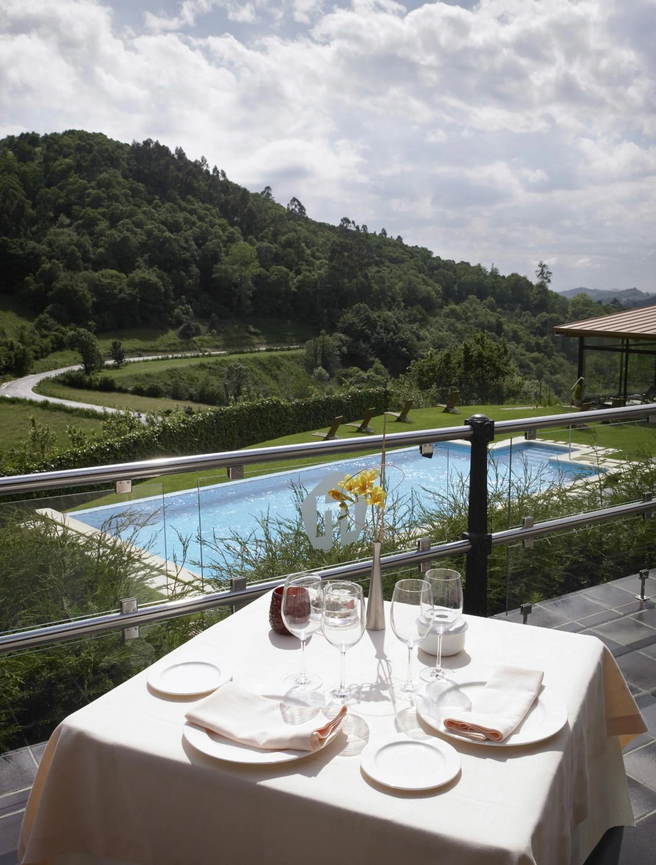 Swimming pool in Hosteria de Torazo Nature Hotel & Spa