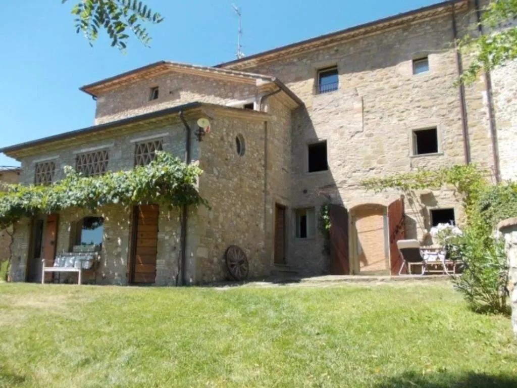 Facade/entrance in Tinaia