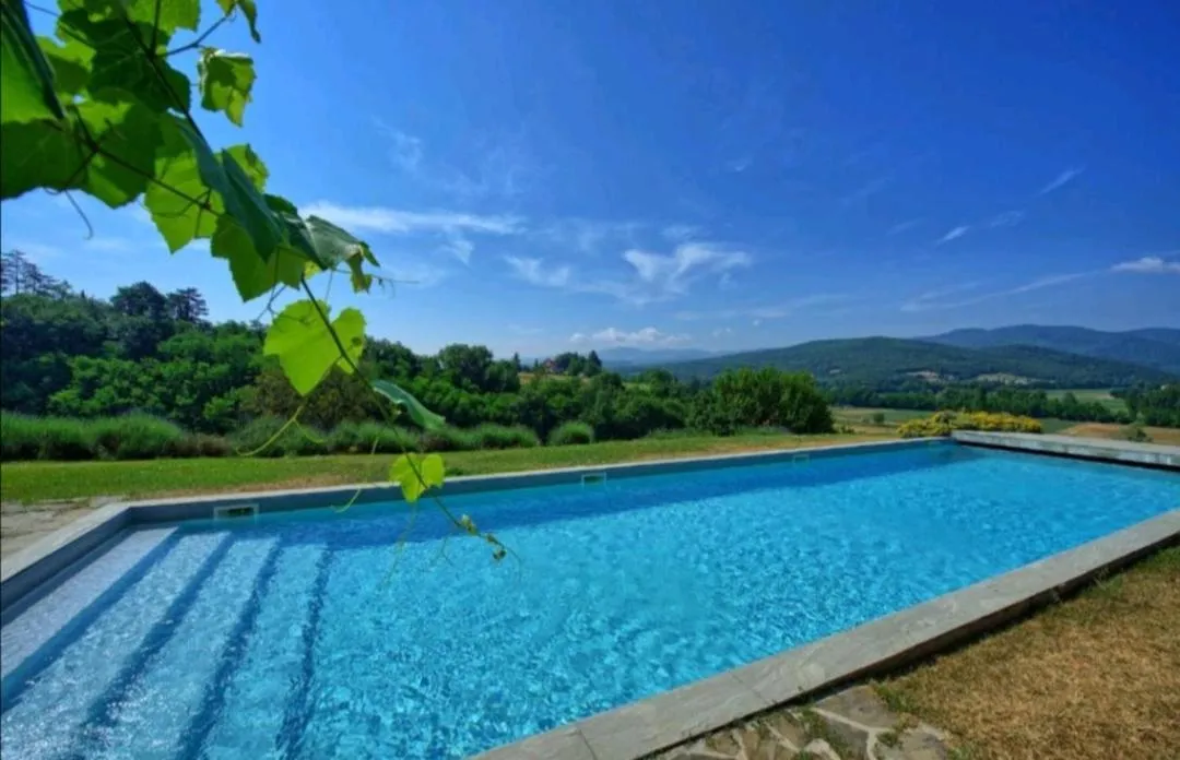 Pool view in Tinaia