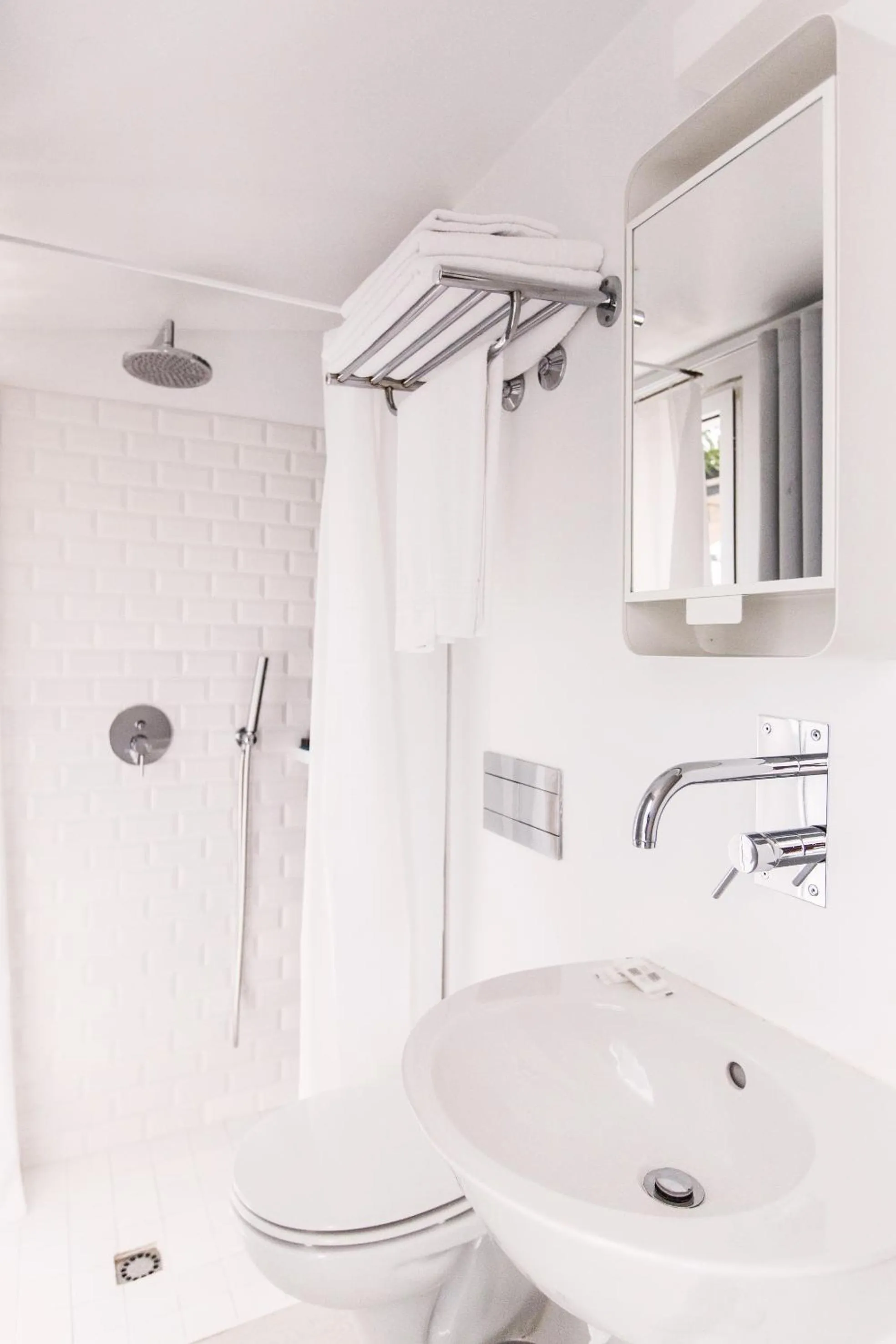 Bathroom in Santa Bica Eat Drink & Sleep