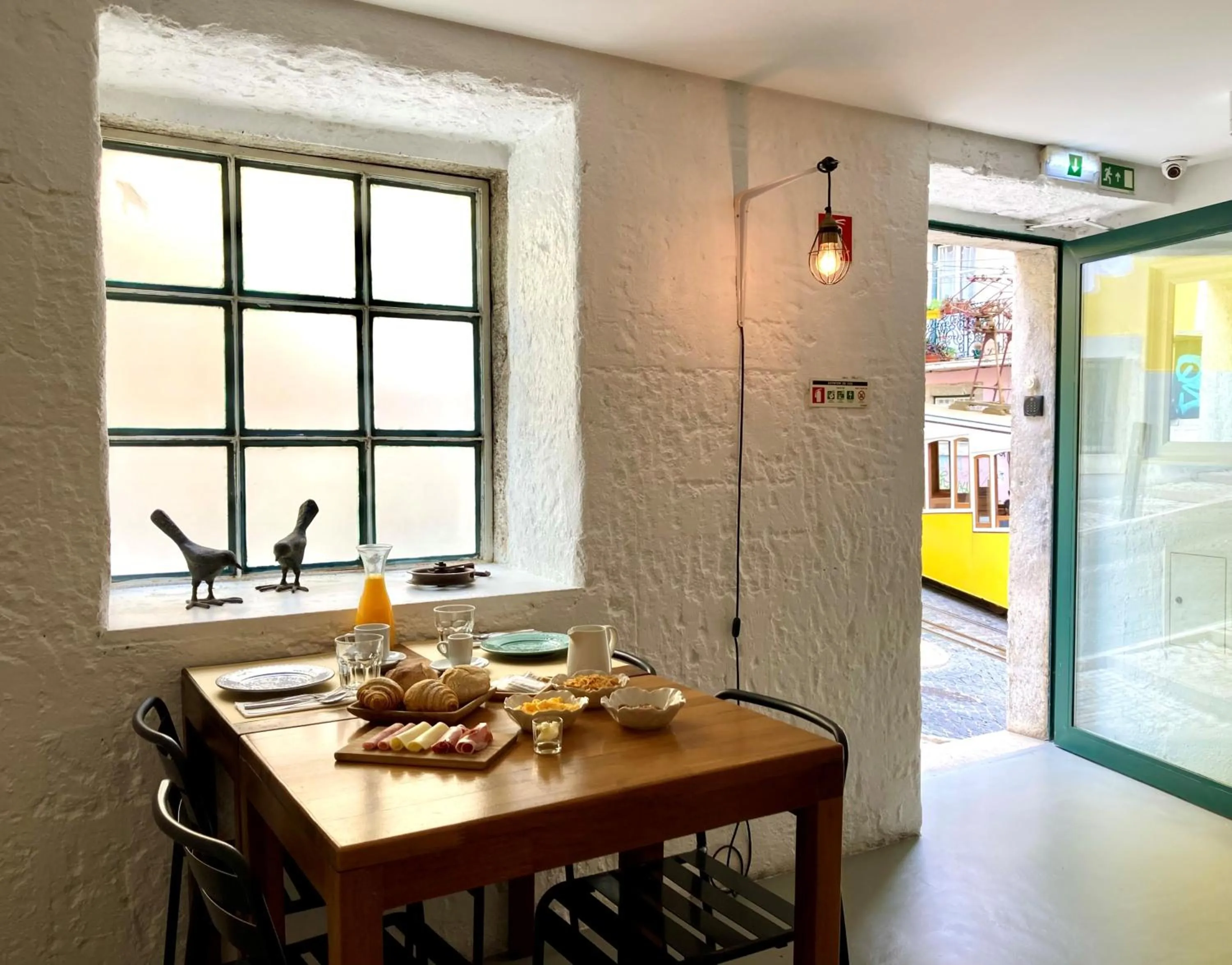 Breakfast in Santa Bica Eat Drink & Sleep